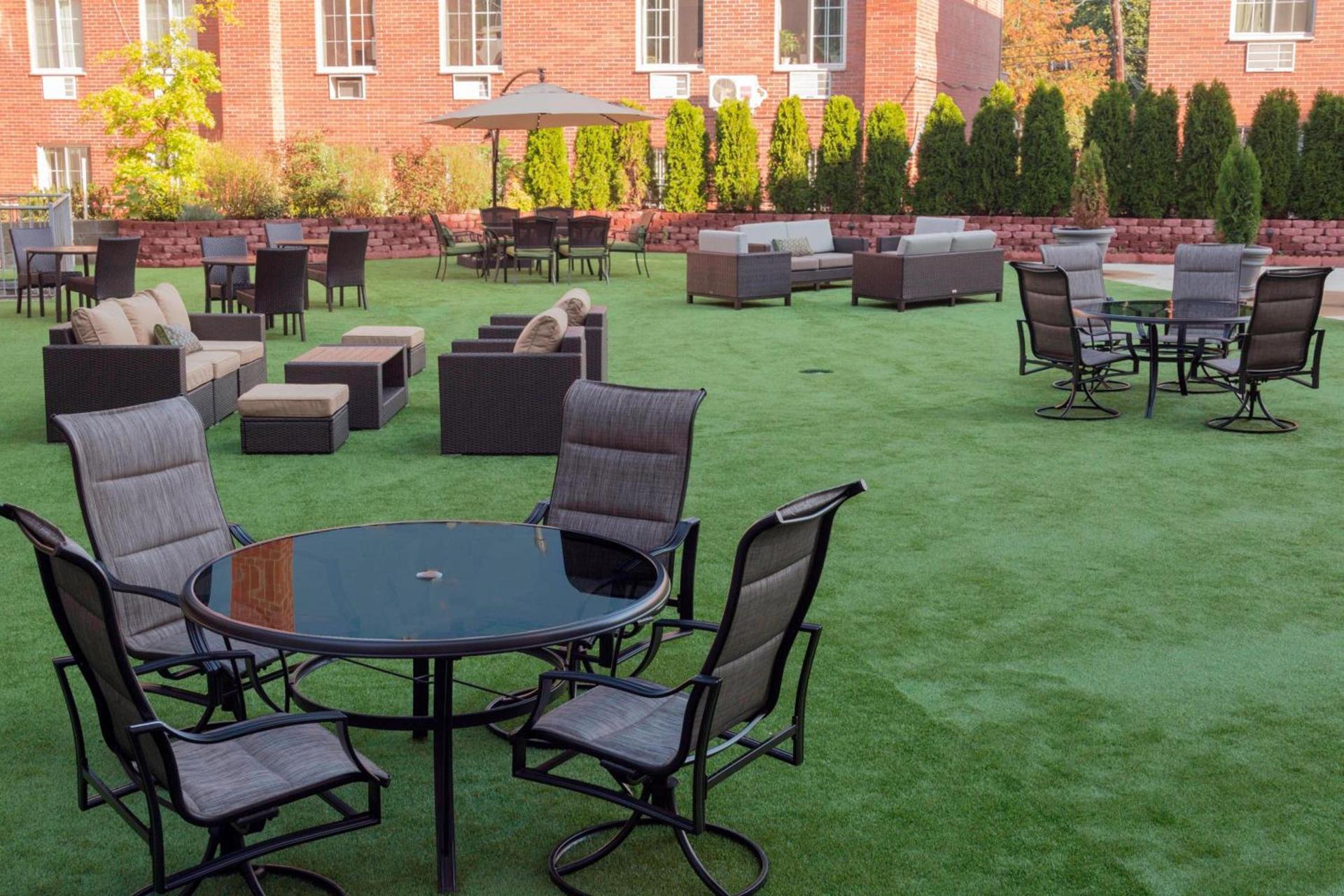 Courtyard by Marriott New York Queens/Fresh Meadows photo 3