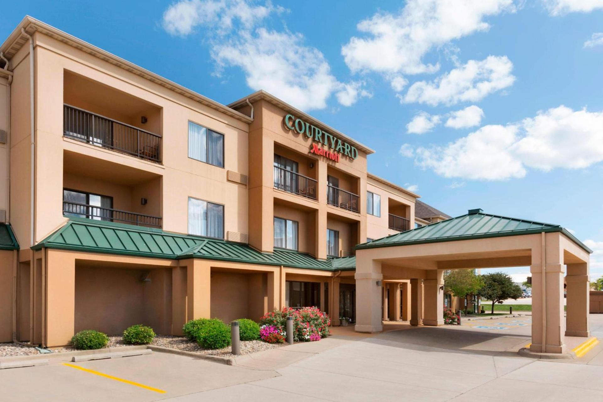 Courtyard by Marriott Bloomington Normal photo 1