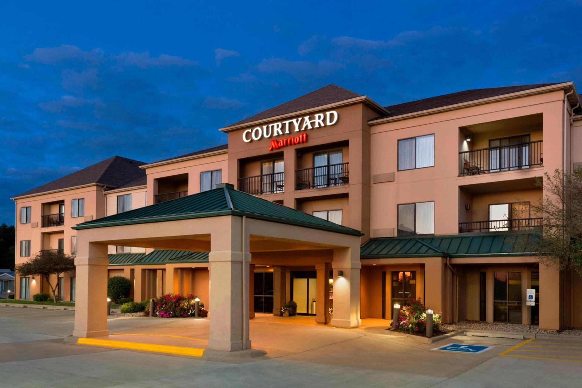 Courtyard by Marriott Bloomington Normal photo 2