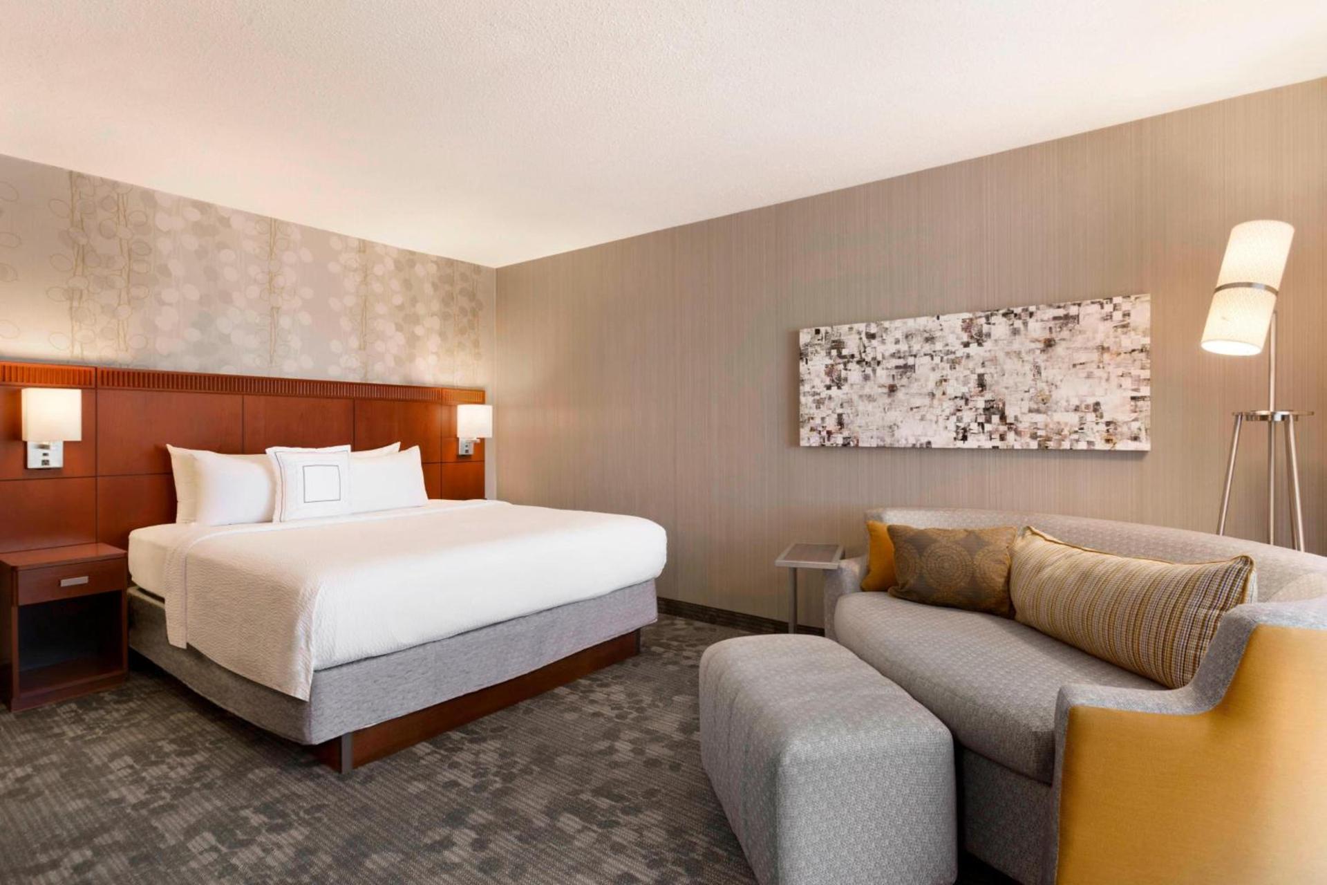 Courtyard by Marriott Bloomington Normal photo 9