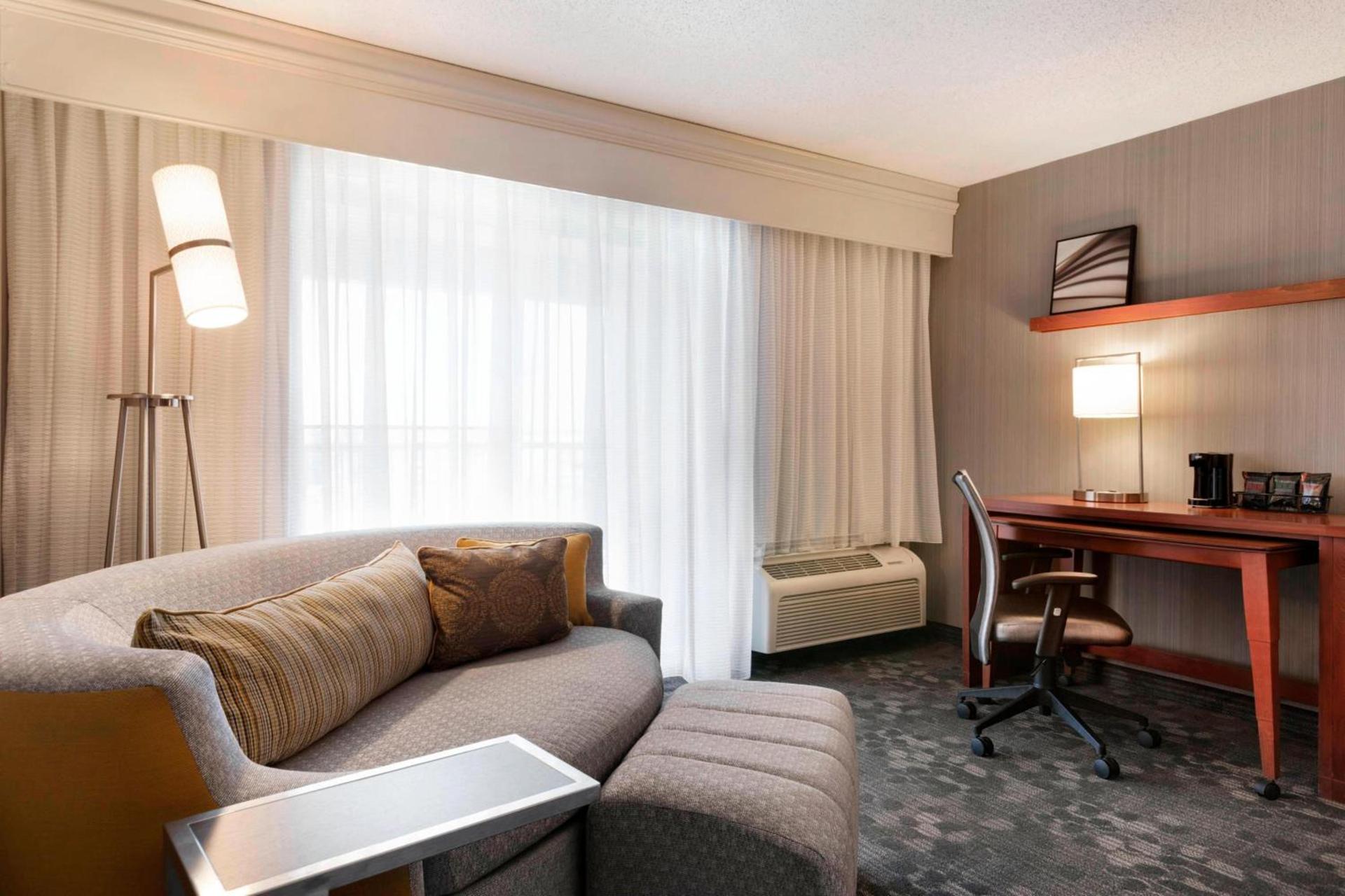 Courtyard by Marriott Bloomington Normal photo 10