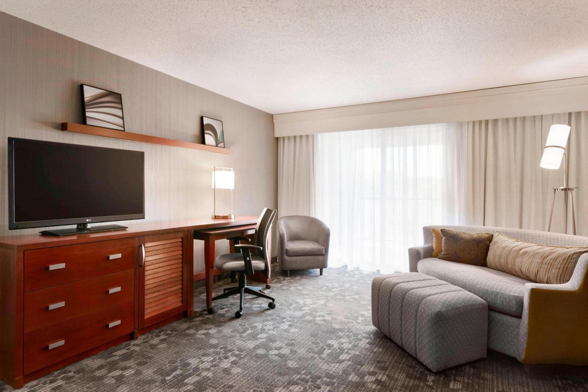 Courtyard by Marriott Bloomington Normal photo 13