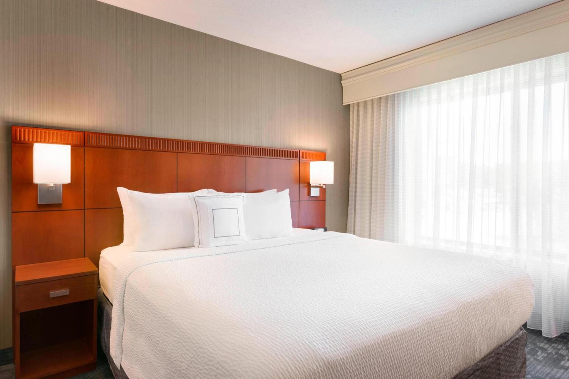 Courtyard by Marriott Bloomington Normal photo 14