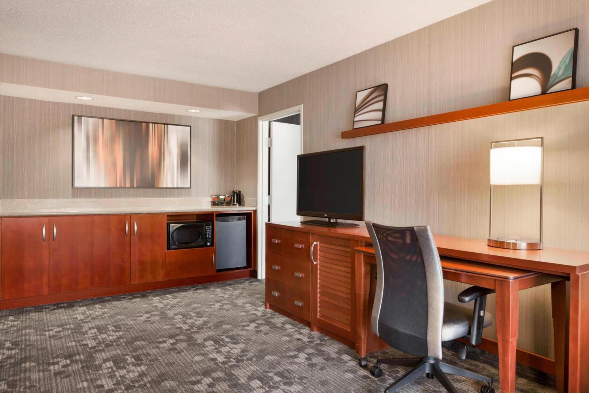 Courtyard by Marriott Bloomington Normal photo 15
