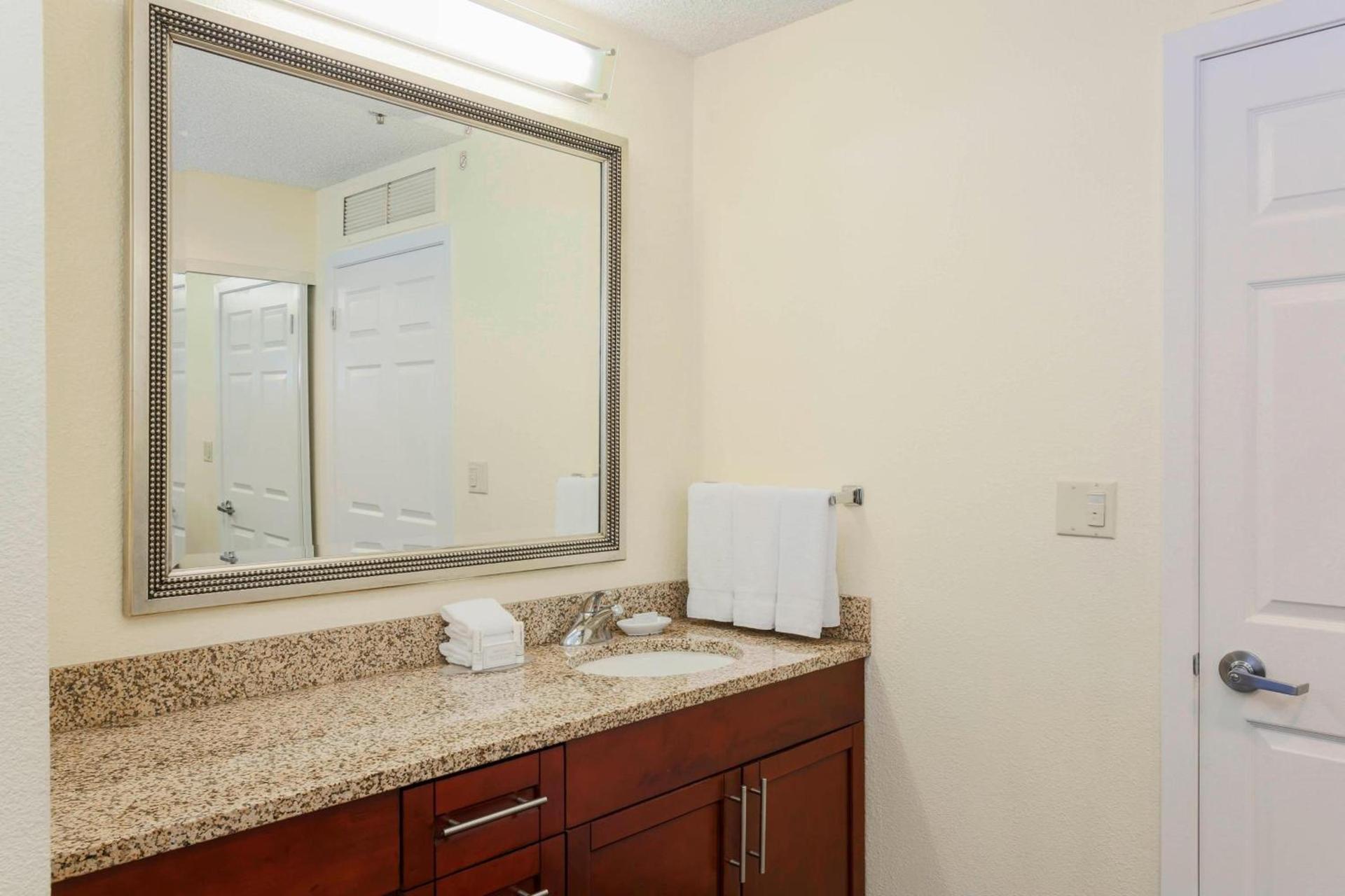 Residence Inn Bakersfield photo 14