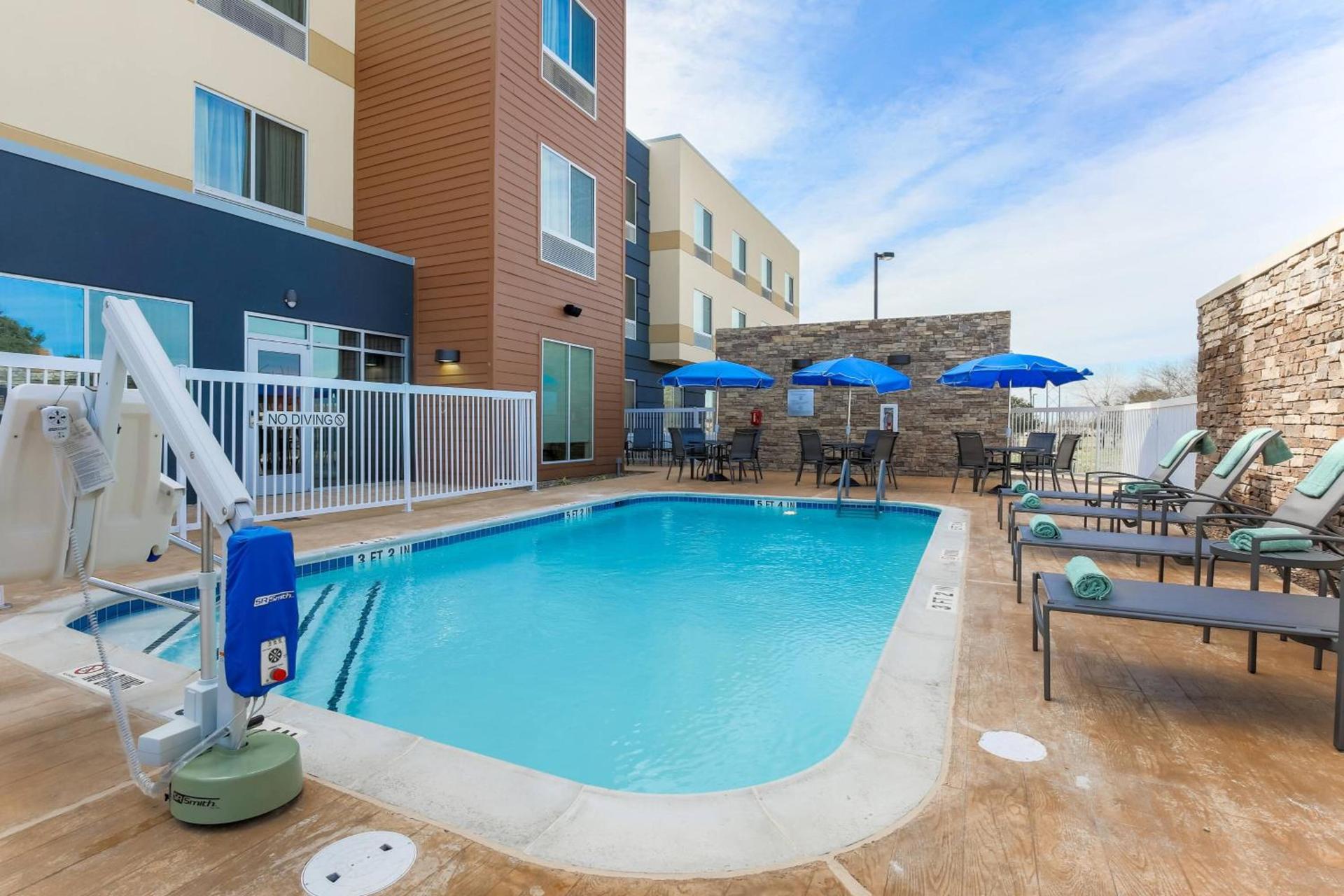 Fairfield Inn & Suites by Marriott Cuero photo 28