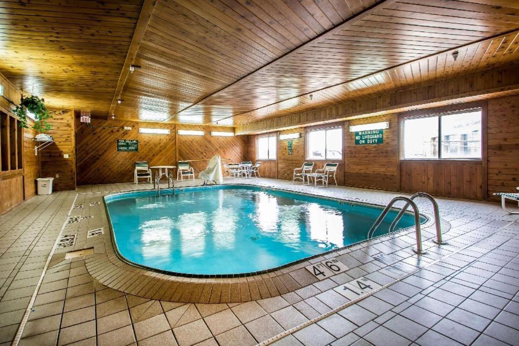 Quality Inn Dubuque on Hwy 20 photo 16
