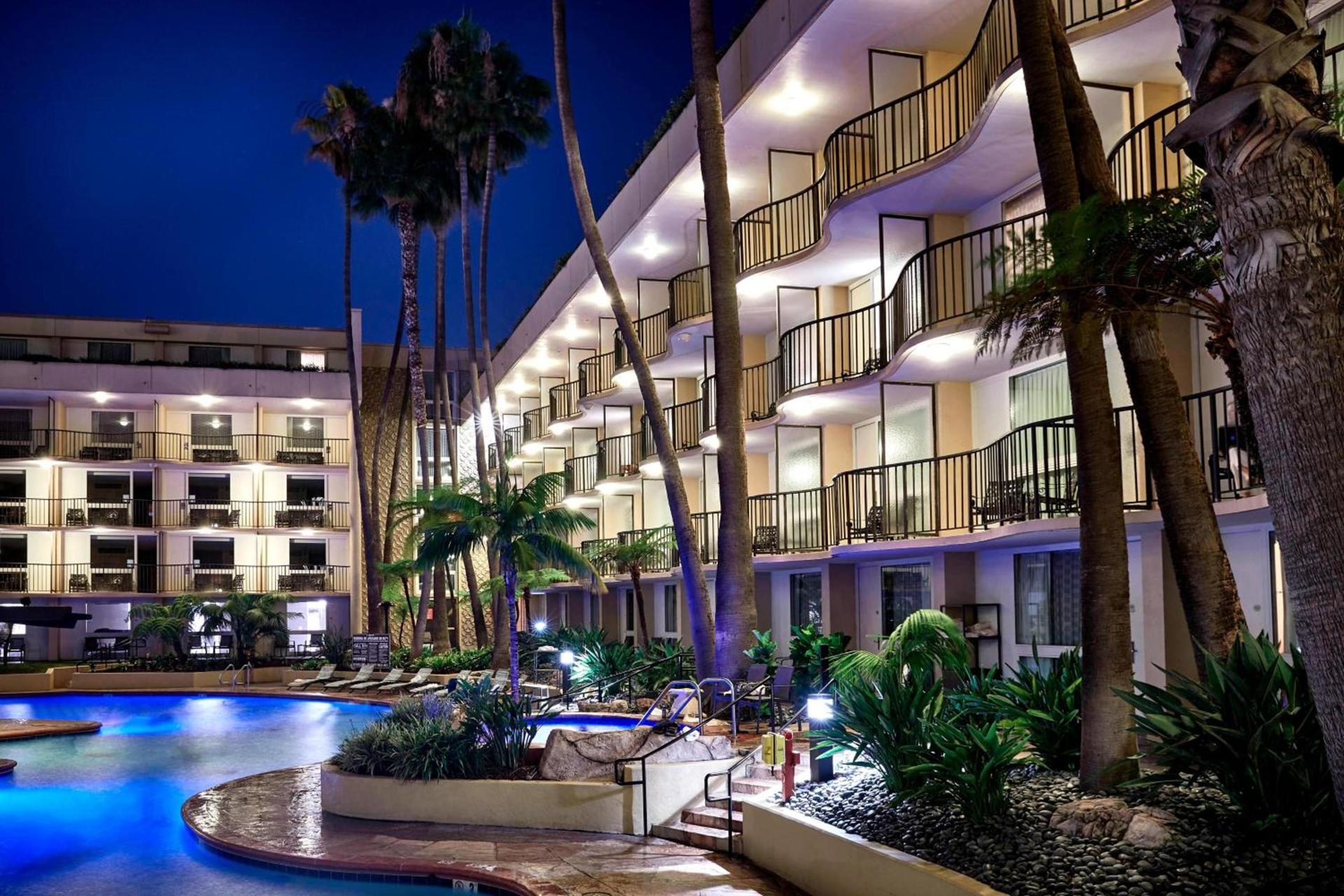 Los Angeles Airport Marriott photo 2