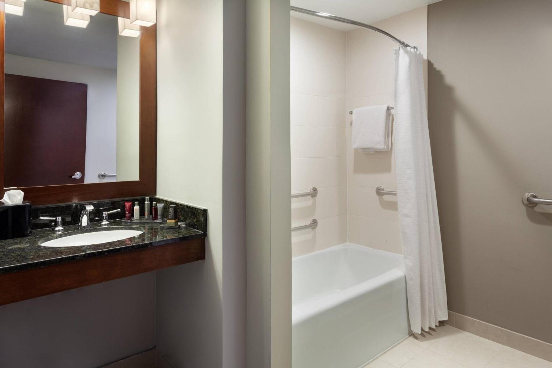 DoubleTree by Hilton Minneapolis Airport, MN photo 58