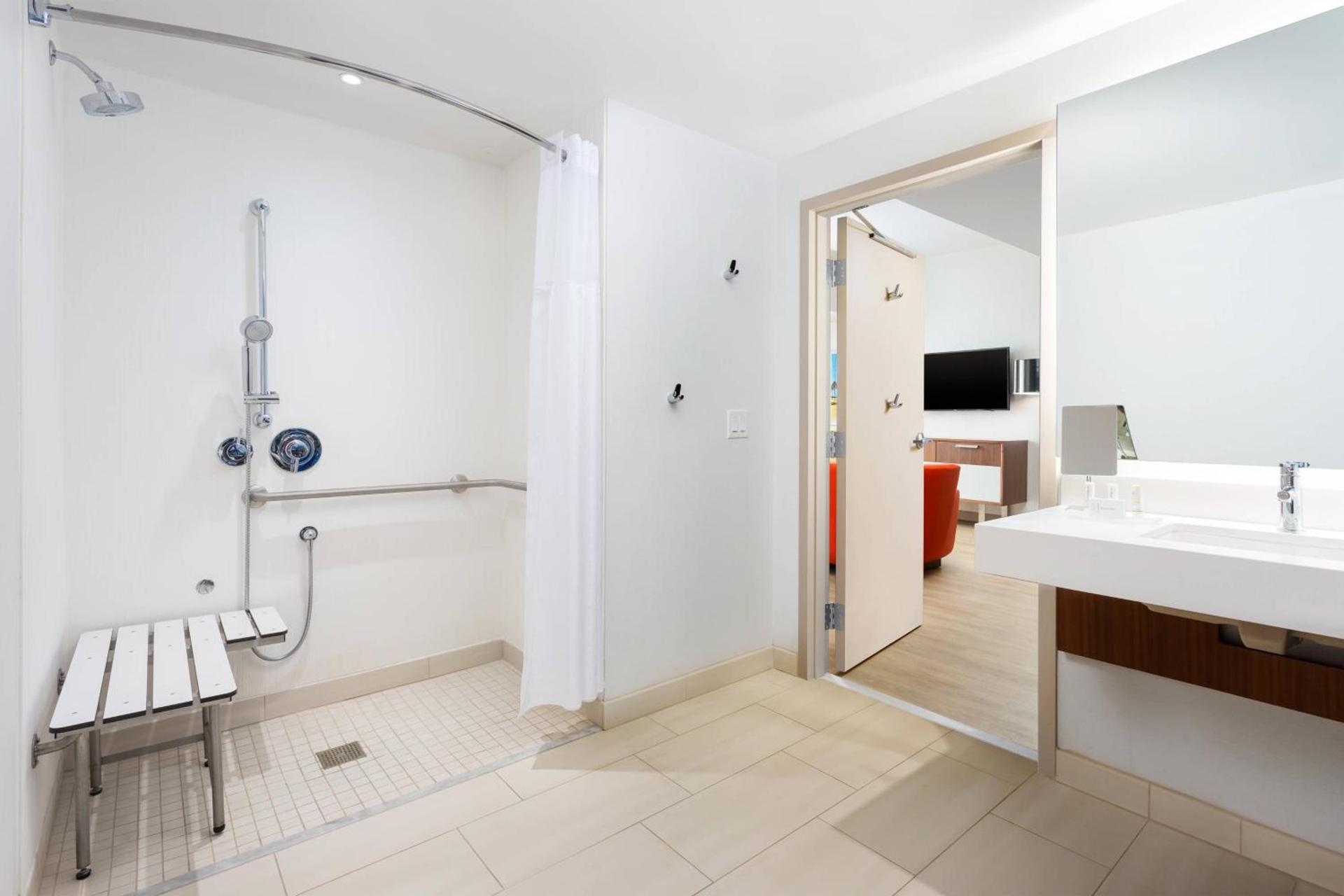 Courtyard by Marriott Santa Monica photo 17