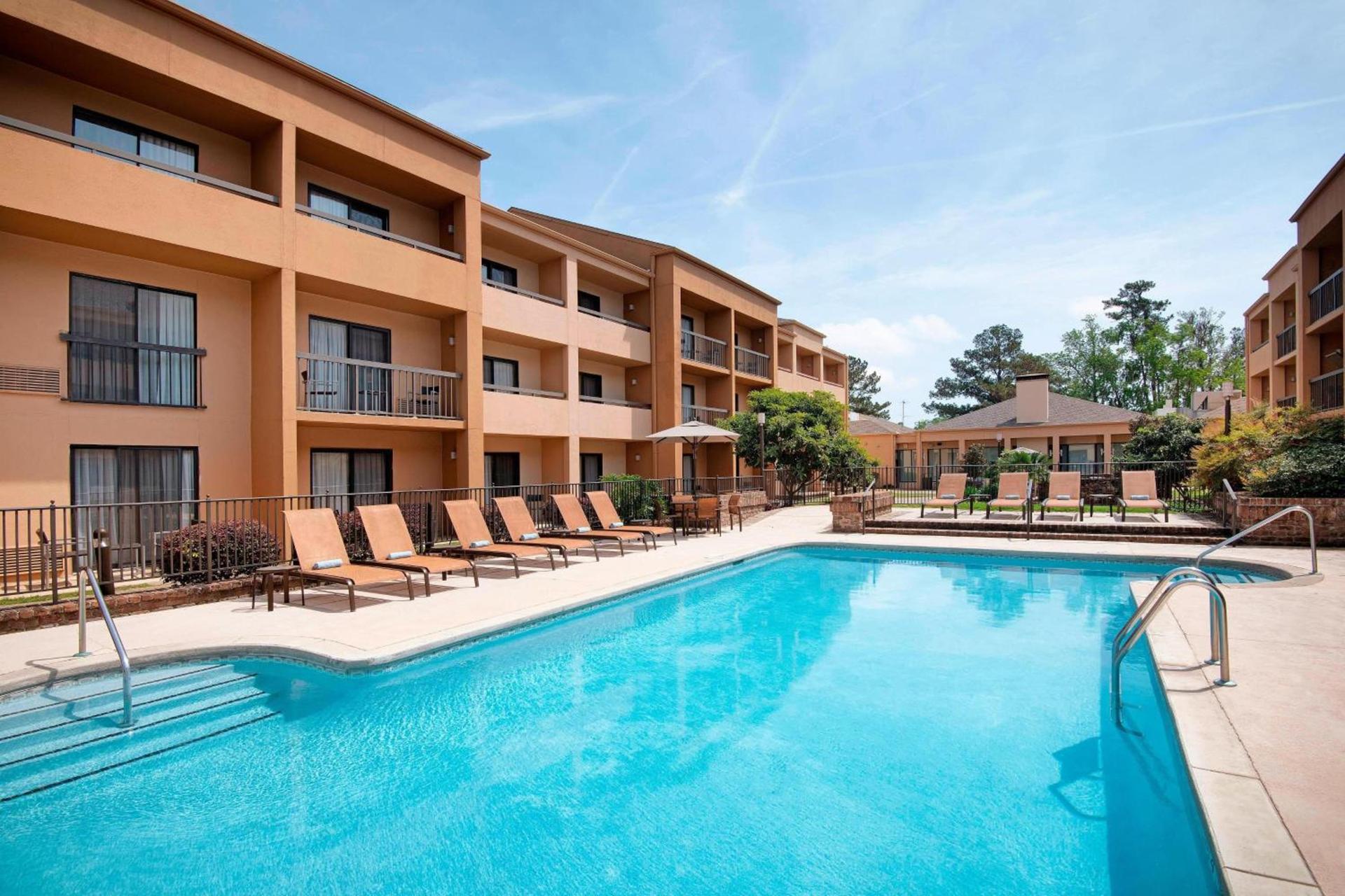 Courtyard by Marriott Savannah Midtown photo 2