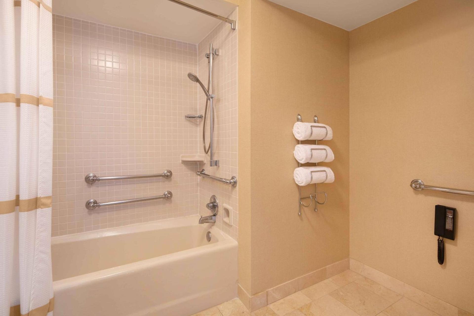 Newport Beach Marriott Bayview photo 25