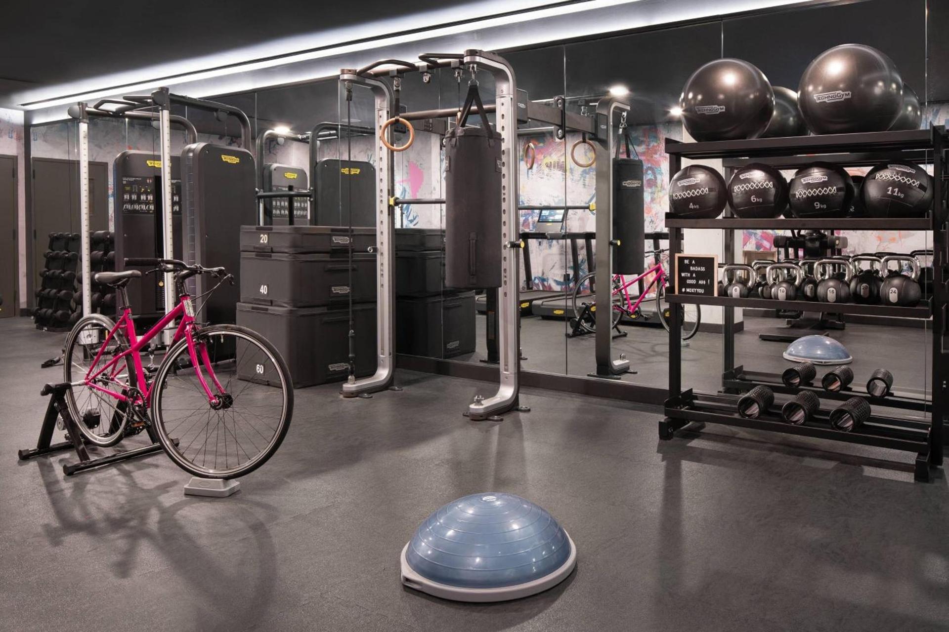 Moxy Austin - University photo 39