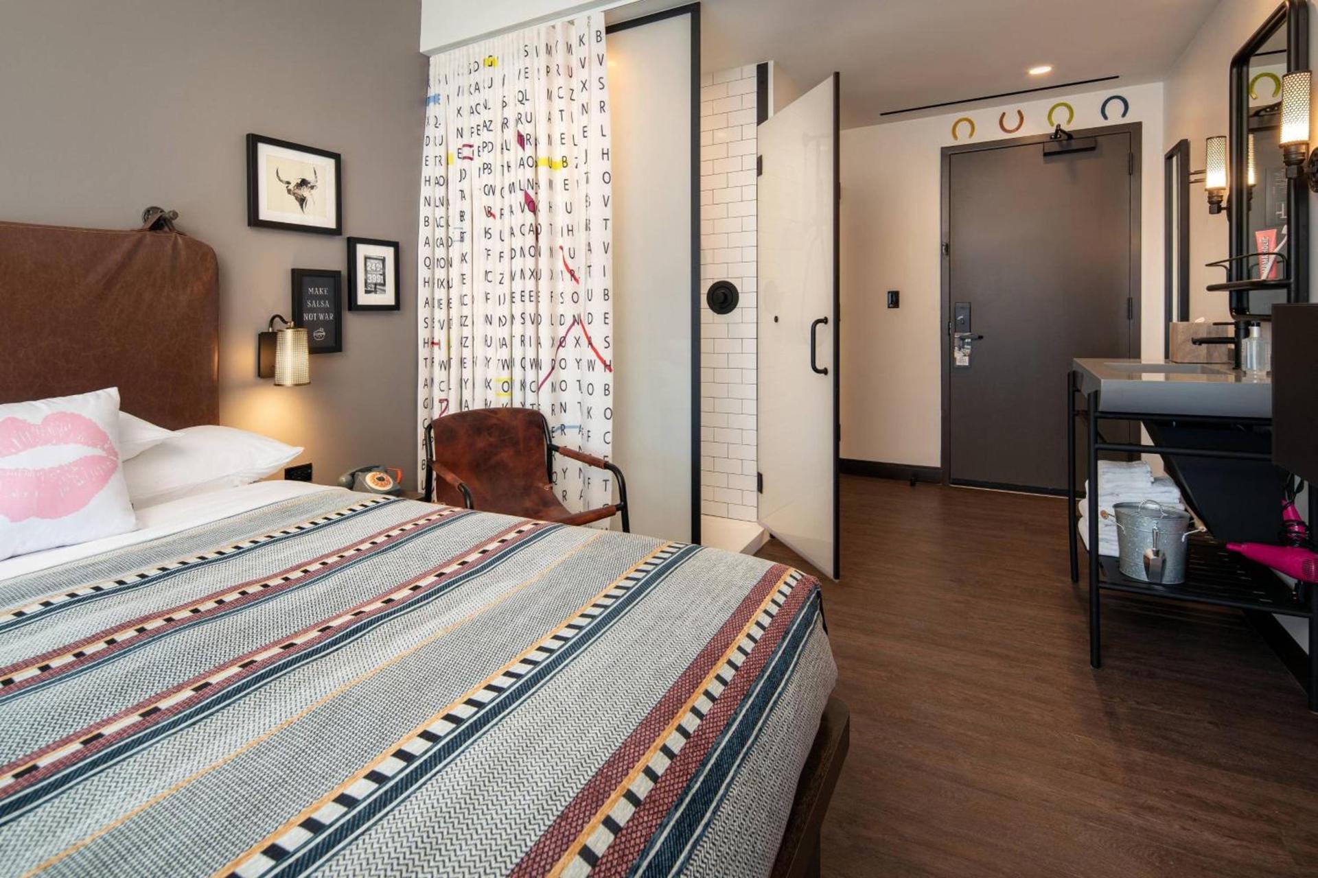 Moxy Austin - University photo 7