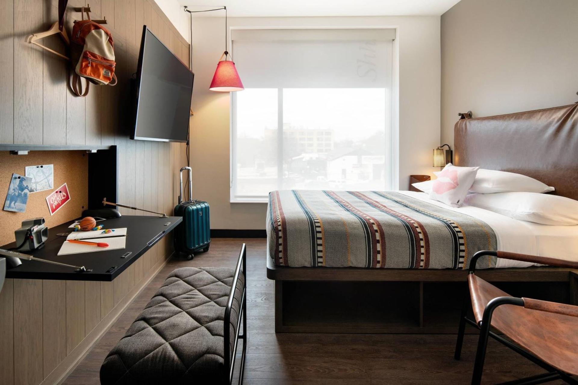 Moxy Austin - University photo 8