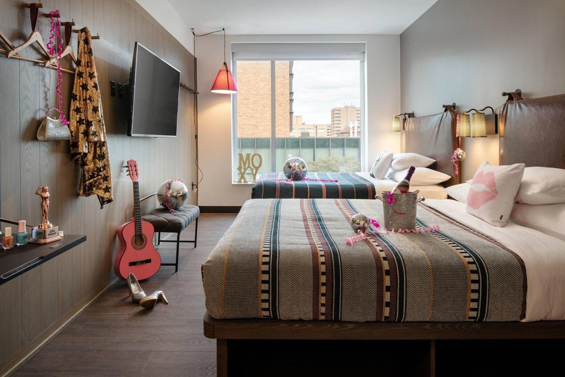 Moxy Austin - University photo 9