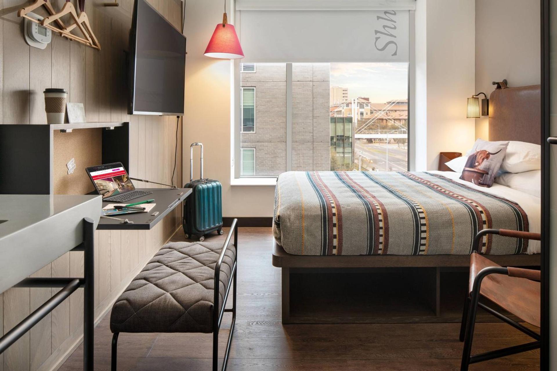 Moxy Austin - University photo 10