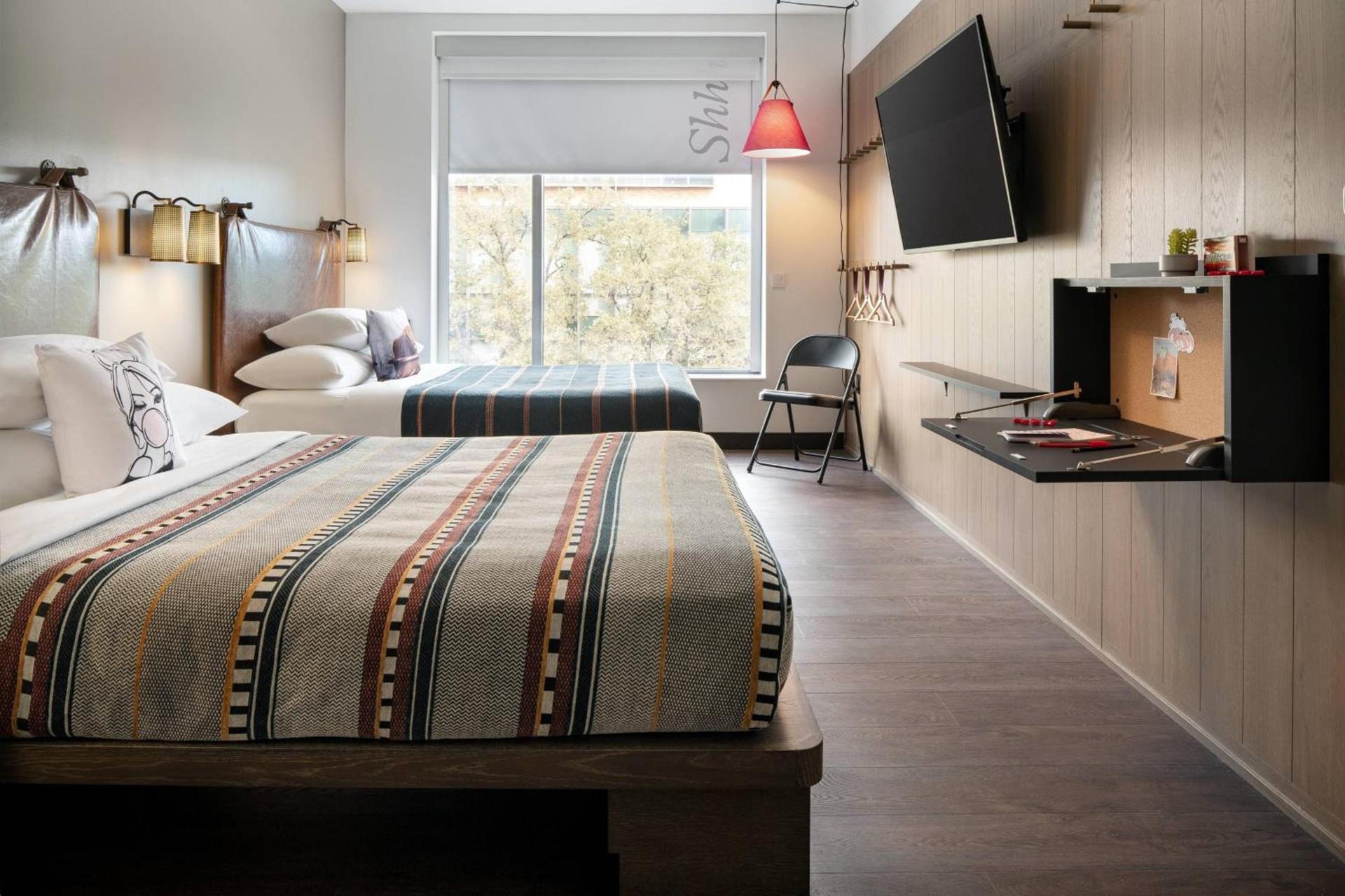 Moxy Austin - University photo 11