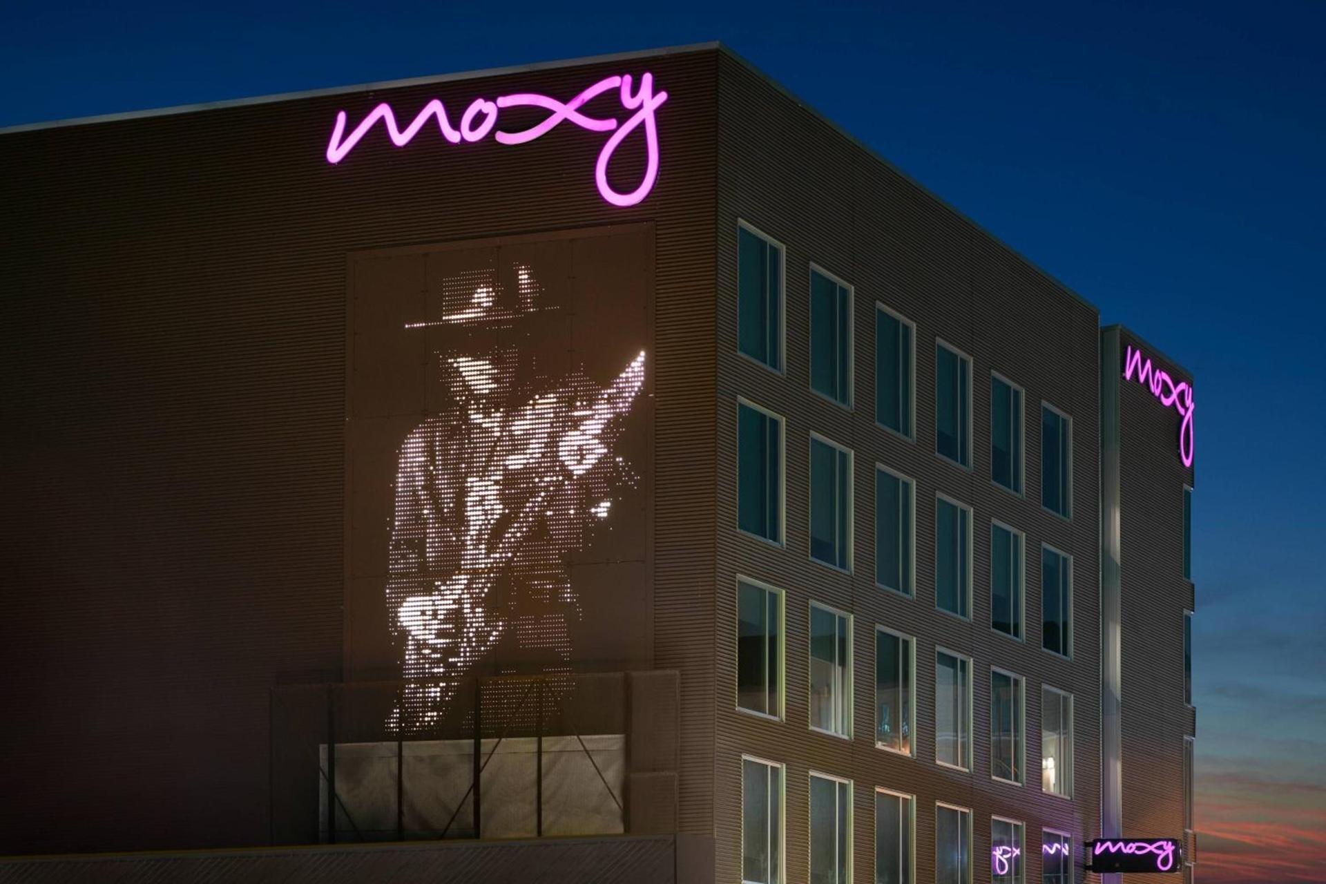 Moxy Austin - University photo 18