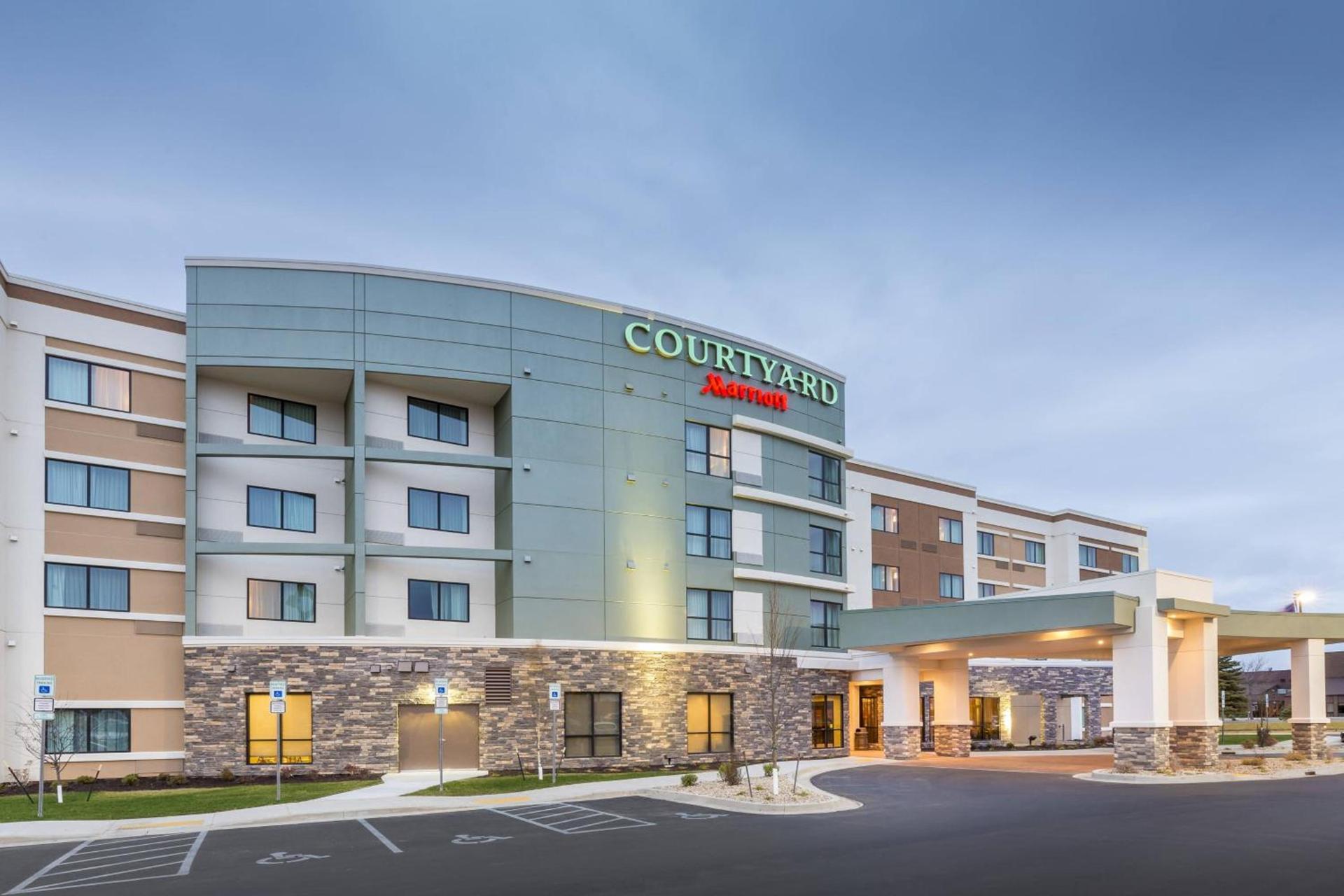 Courtyard by Marriott Bismarck North photo 1