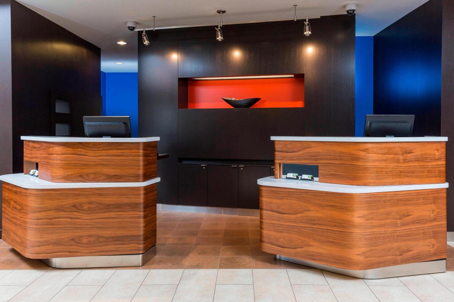 Courtyard by Marriott Bismarck North photo 2