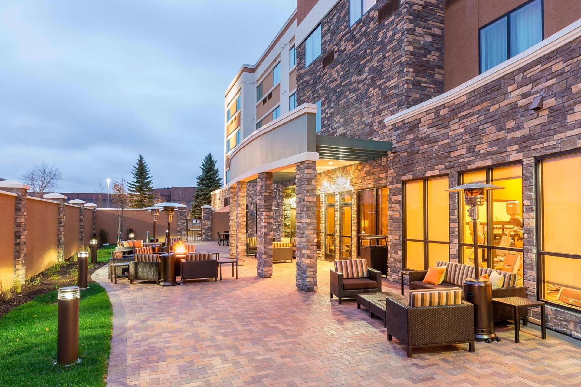 Courtyard by Marriott Bismarck North photo 4