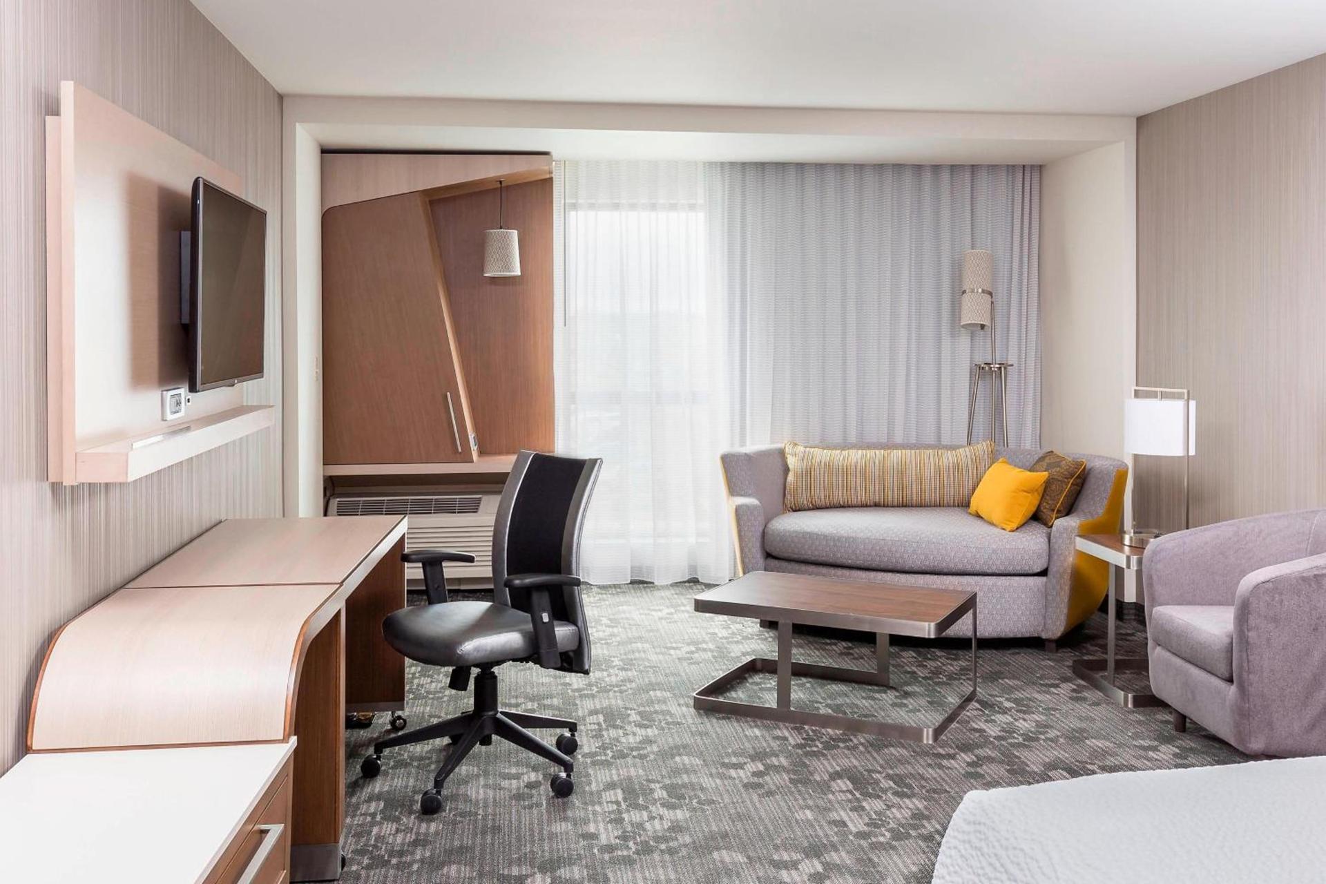 Courtyard by Marriott Bismarck North photo 6