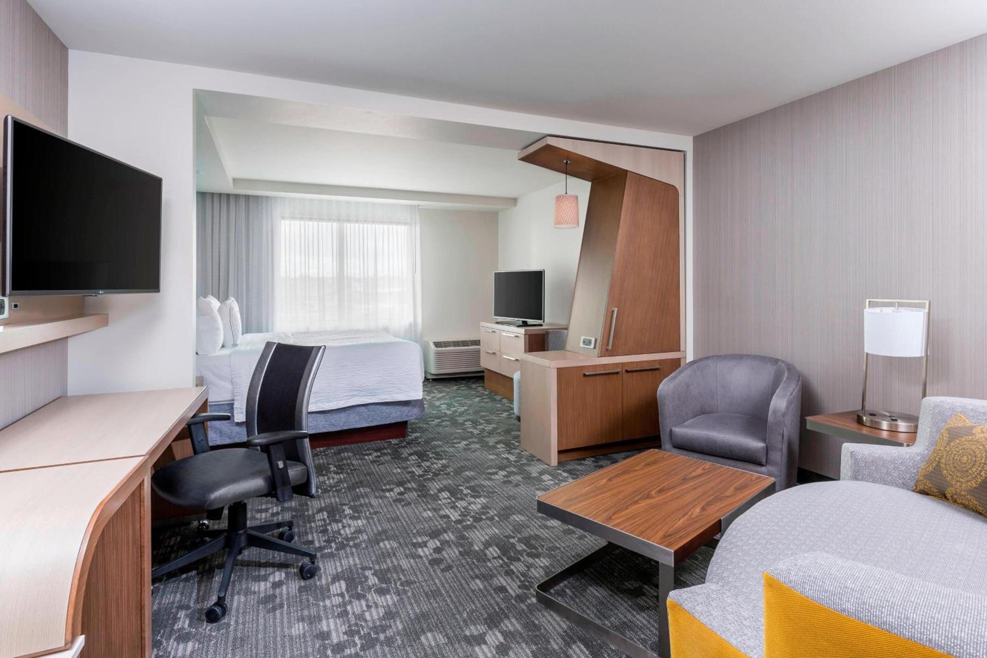 Courtyard by Marriott Bismarck North photo 10