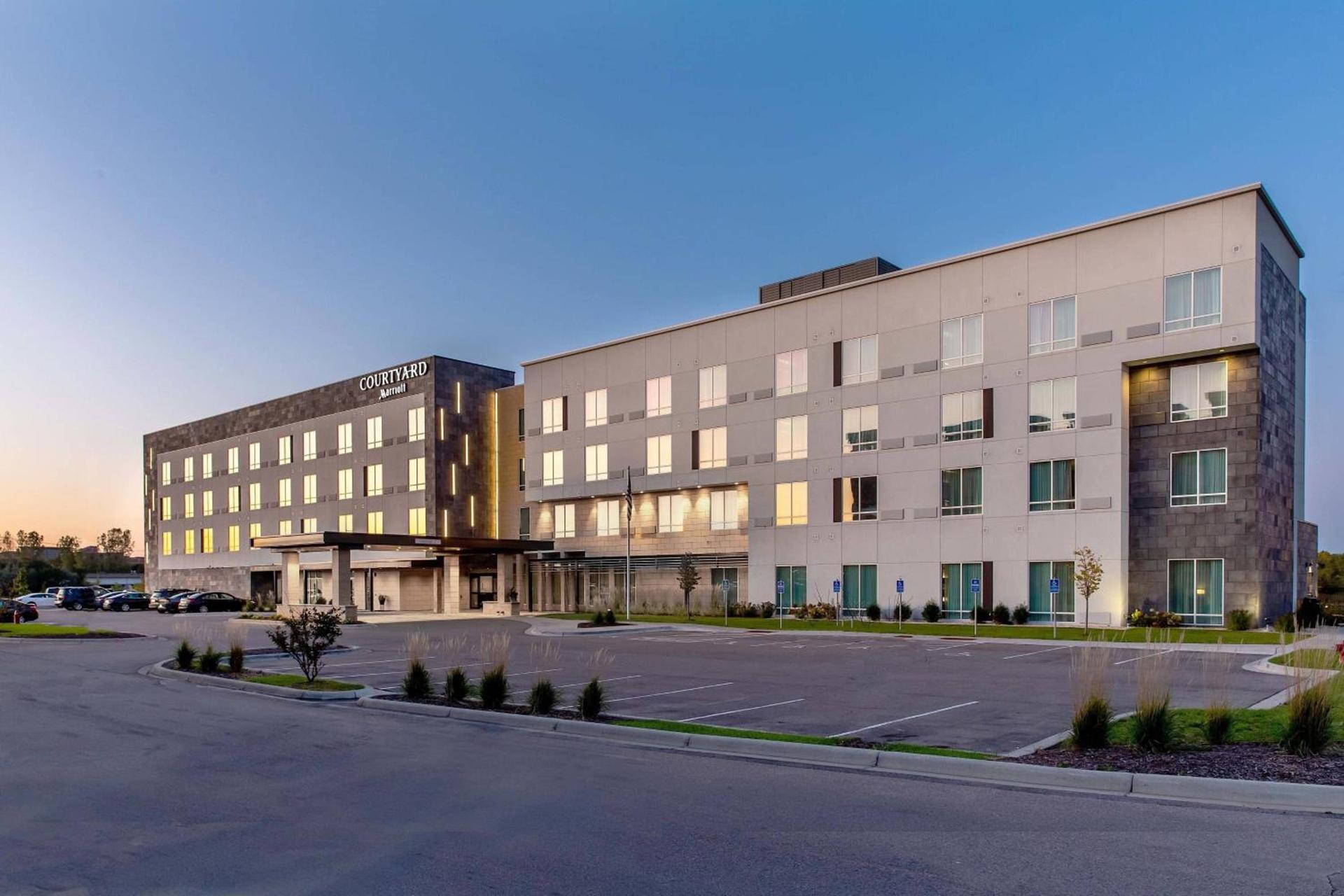 Courtyard by Marriott St Paul Woodbury photo 2