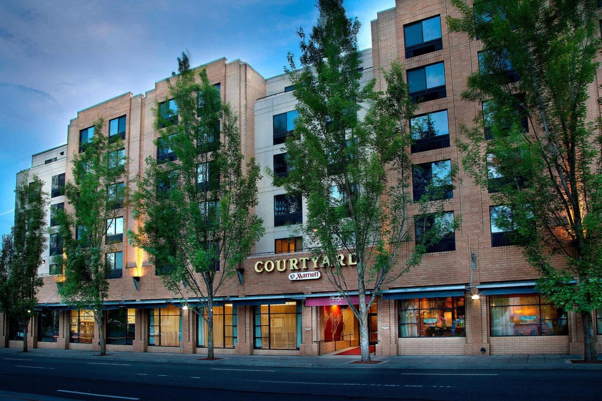 Courtyard Portland Downtown / Convention Center photo 2