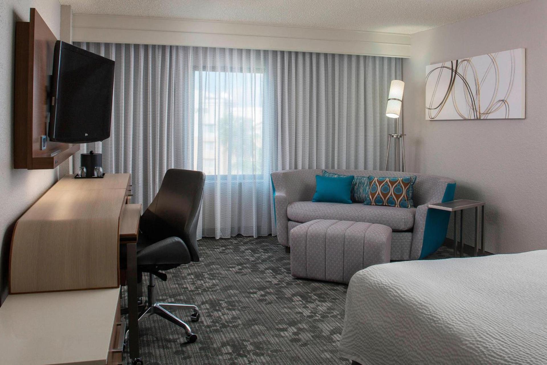 Courtyard by Marriott Orlando Lake Buena Vista in the Marriott Village photo 11