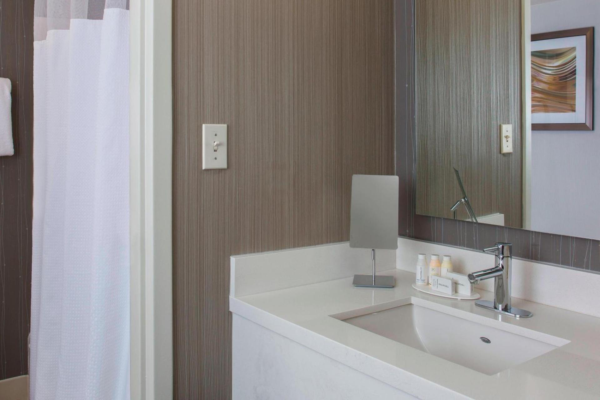 Courtyard by Marriott Orlando Lake Buena Vista in the Marriott Village photo 15