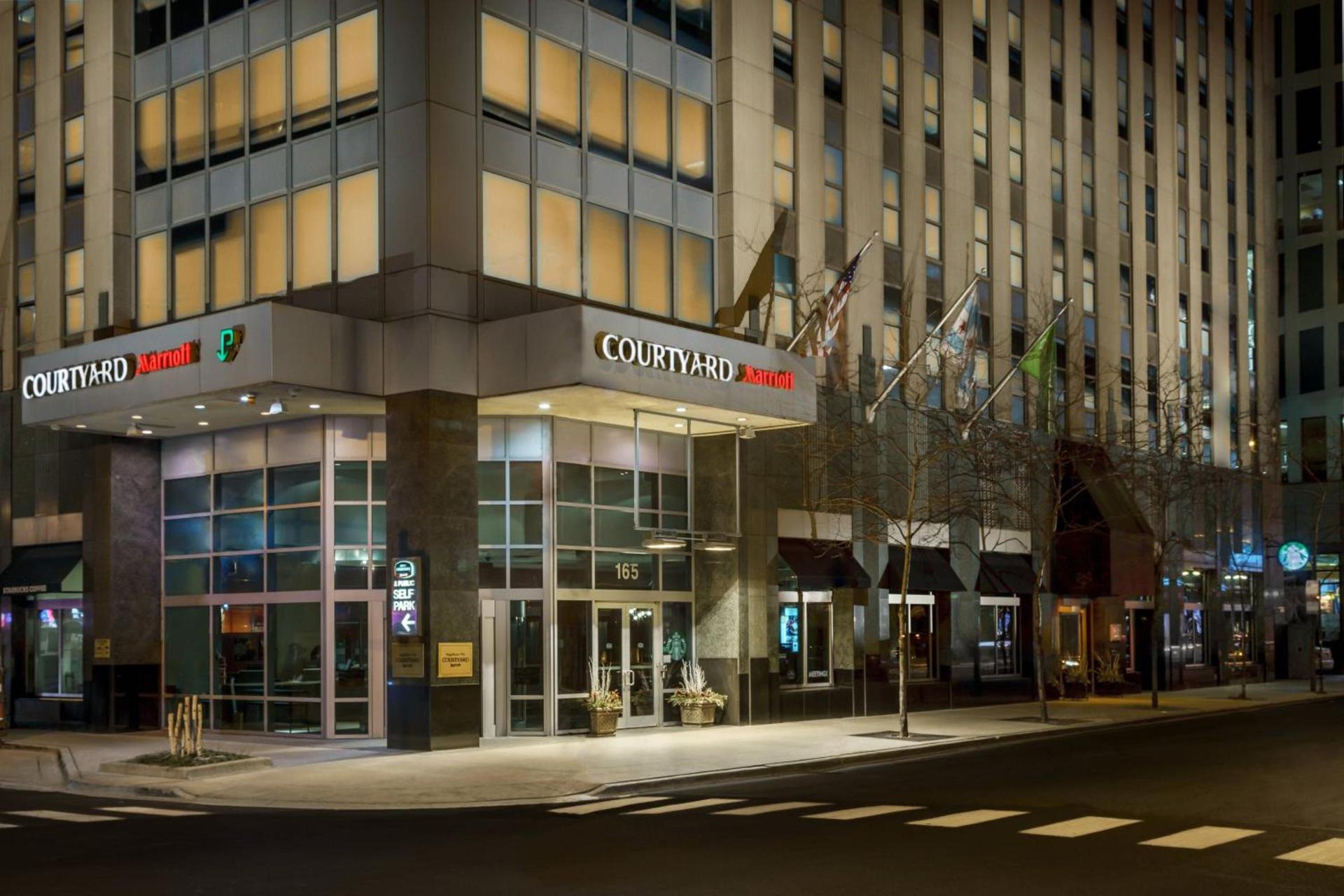 Courtyard Chicago Downtown/Magnificent Mile photo 1