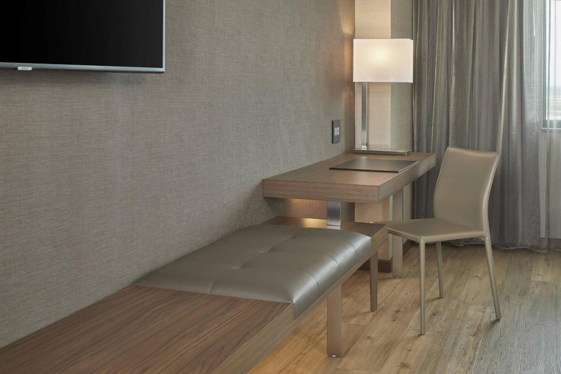 AC Hotel by Marriott Atlanta Airport Gateway photo 17