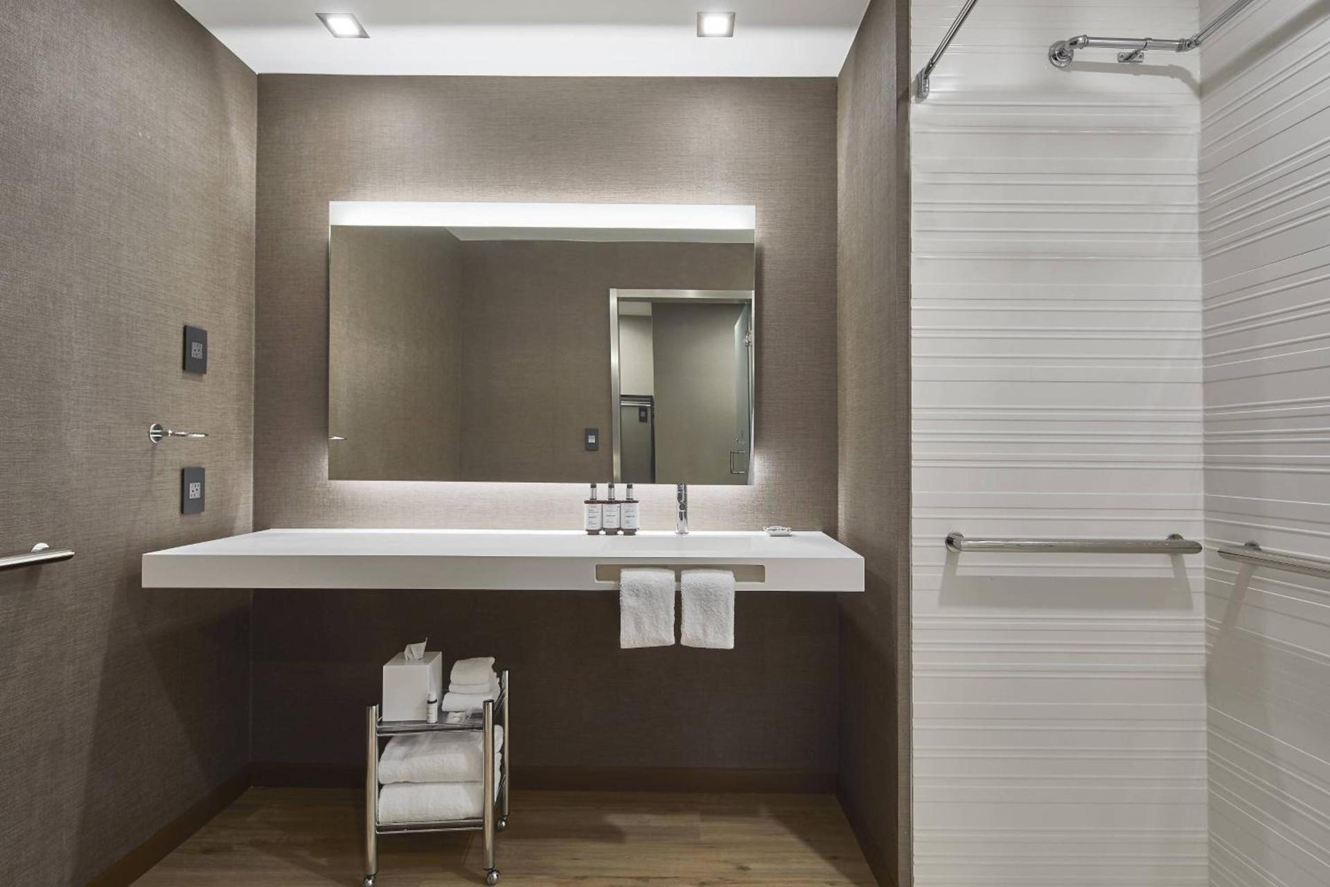 AC Hotel by Marriott Atlanta Airport Gateway photo 20