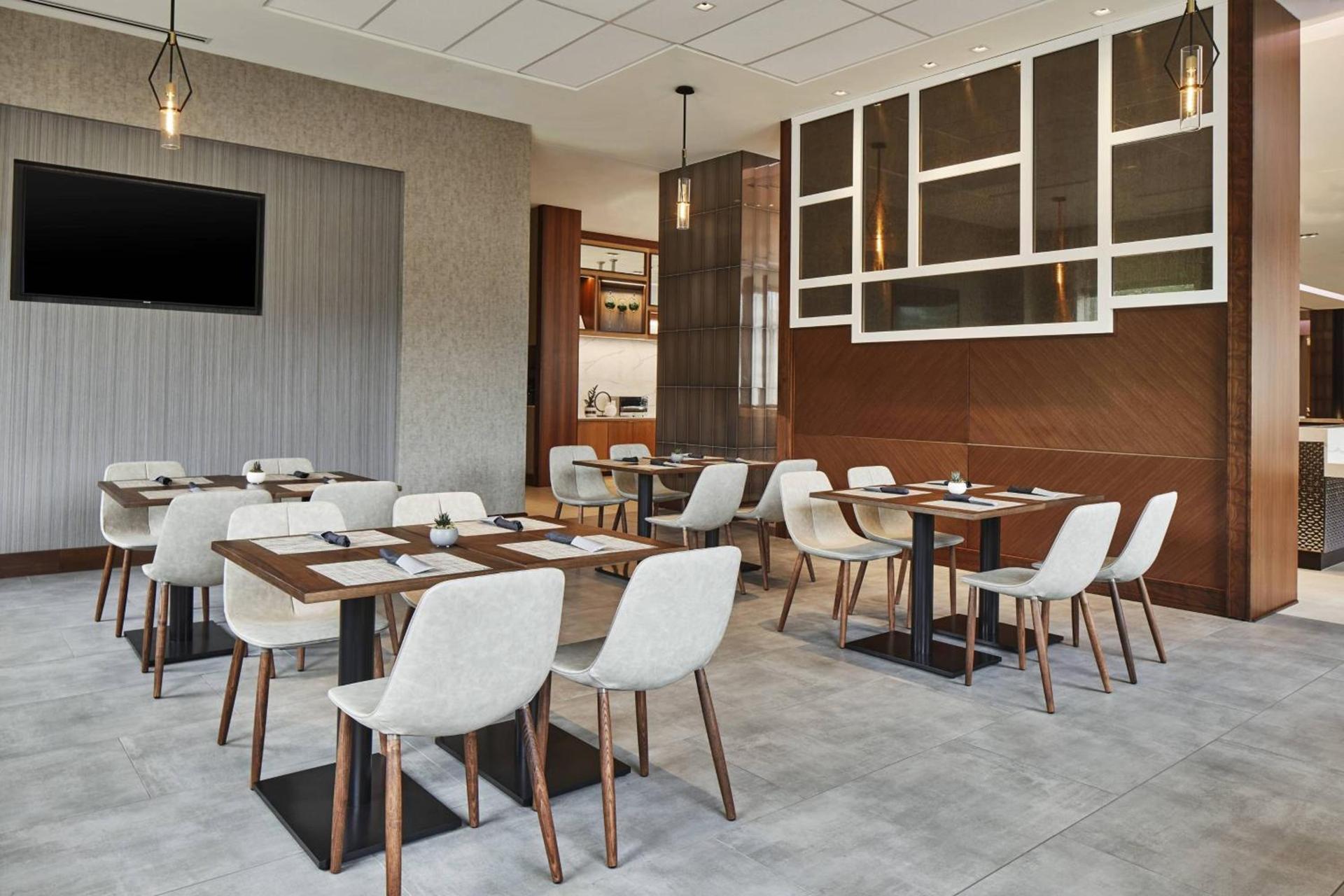 AC Hotel by Marriott Atlanta Airport Gateway photo 35