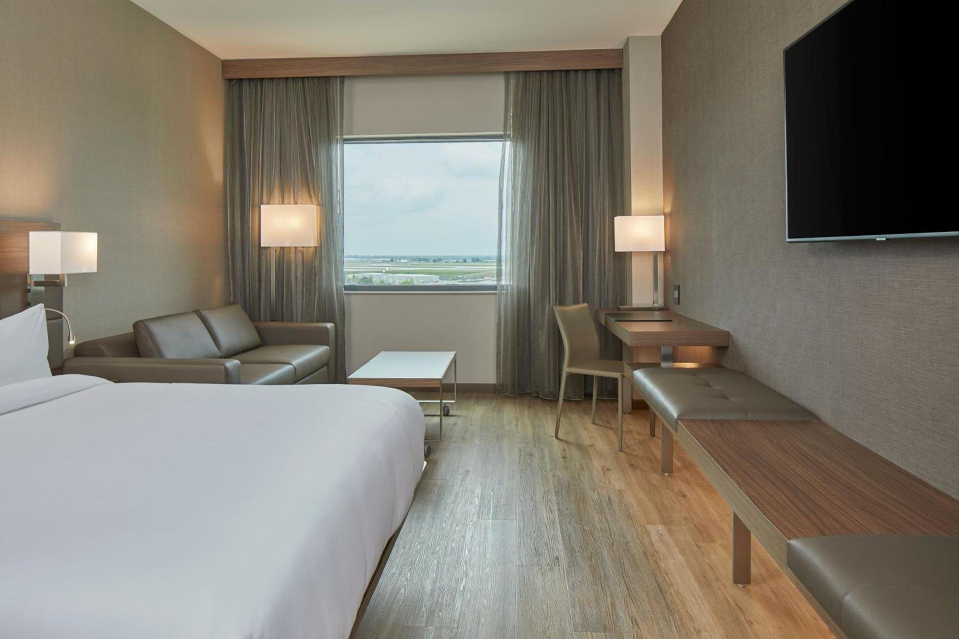 AC Hotel by Marriott Atlanta Airport Gateway photo 7