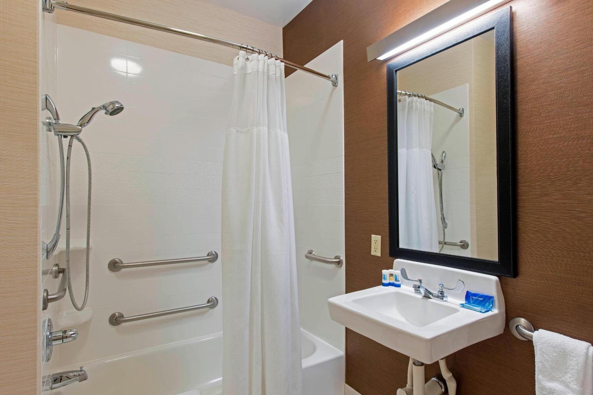 Fairfield Inn & Suites by Marriott Bloomington photo 11