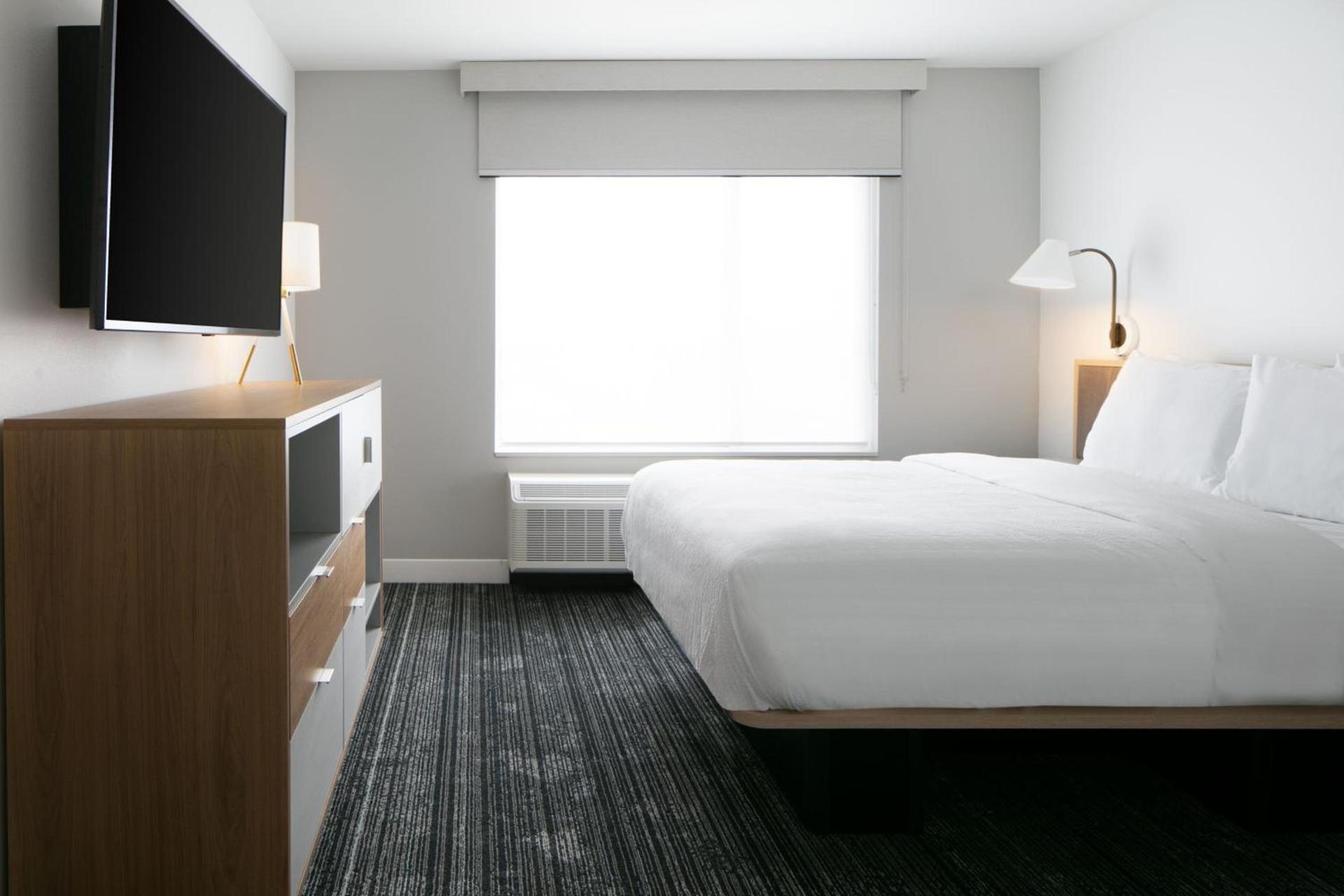 TownePlace Suites by Marriott Oconomowoc photo 13