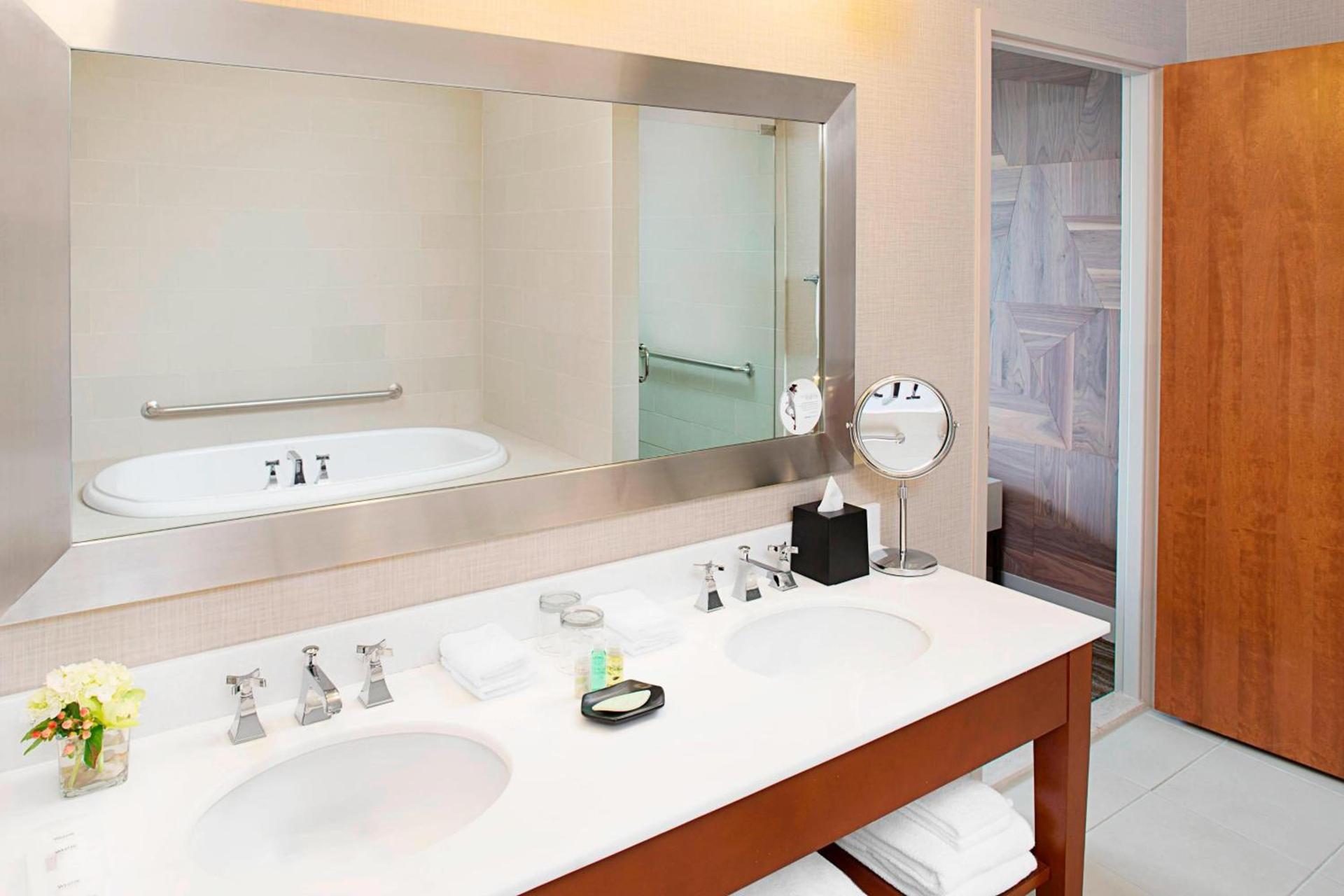 The Westin Chicago North Shore photo 38