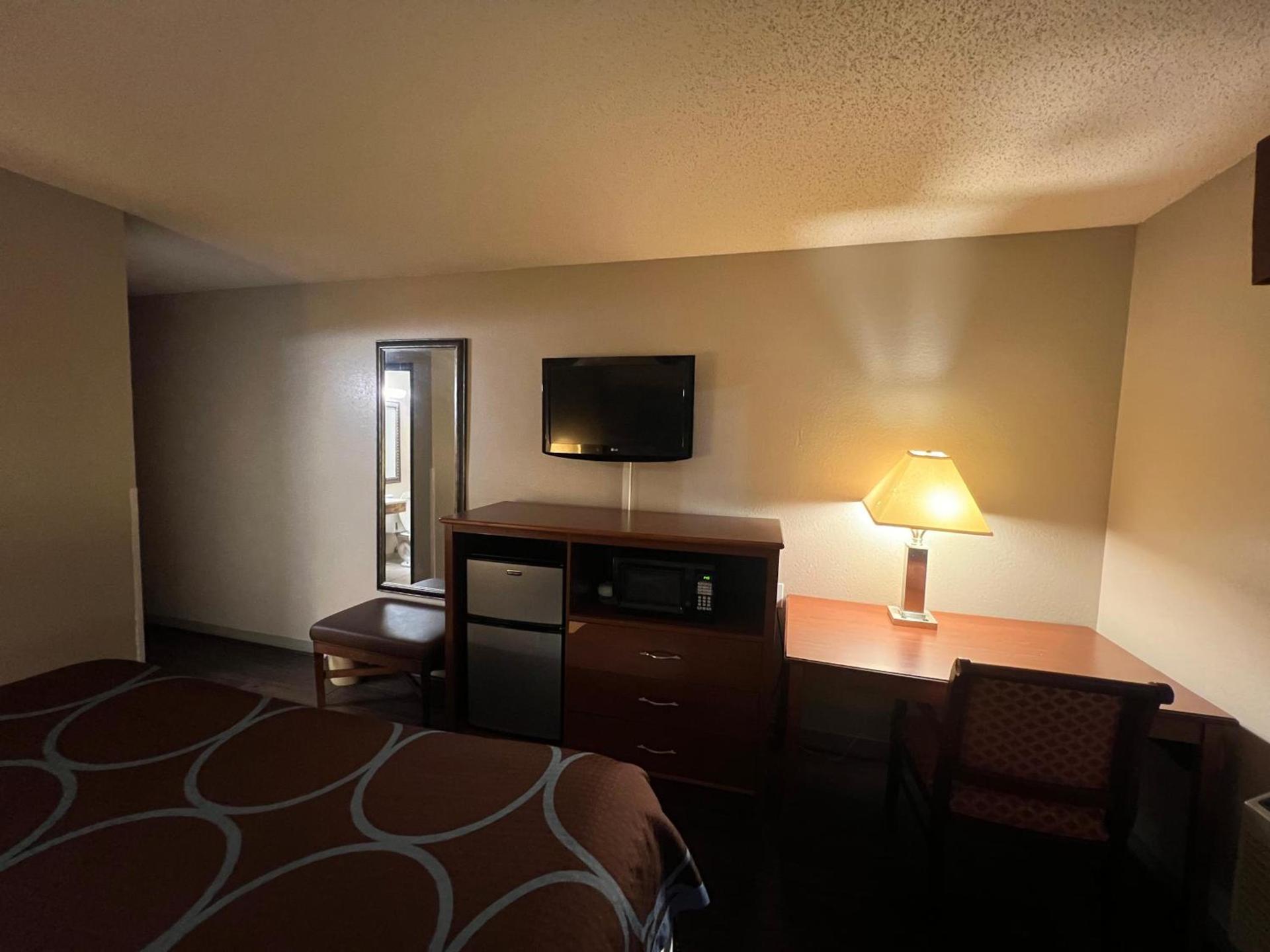 Raceway inn photo 8