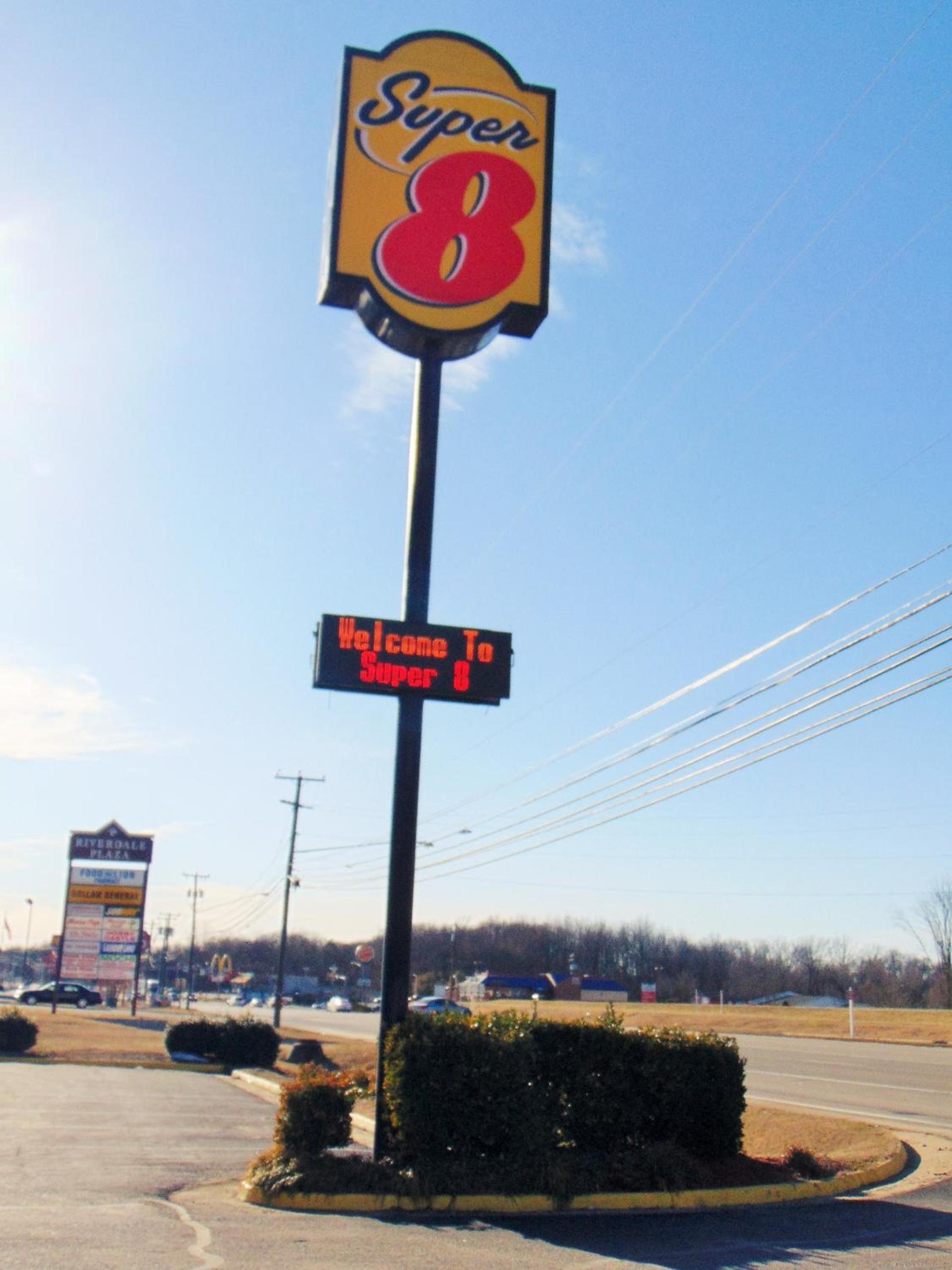 Super 8 by Wyndham South Boston VA photo 43