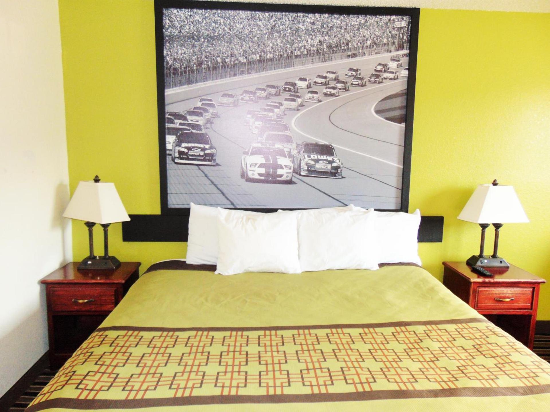 Super 8 by Wyndham South Boston VA photo 34
