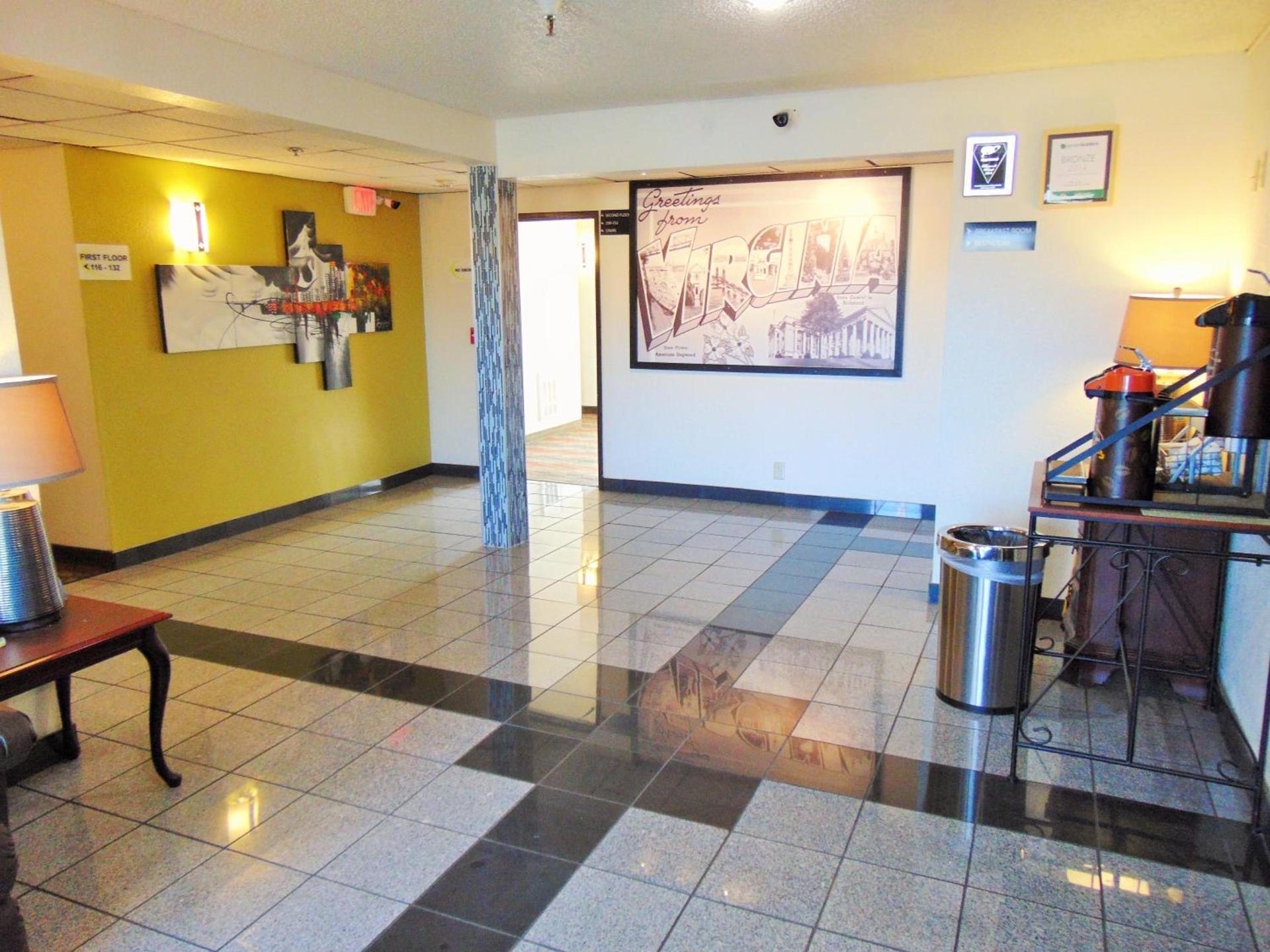 Super 8 by Wyndham South Boston VA photo 25