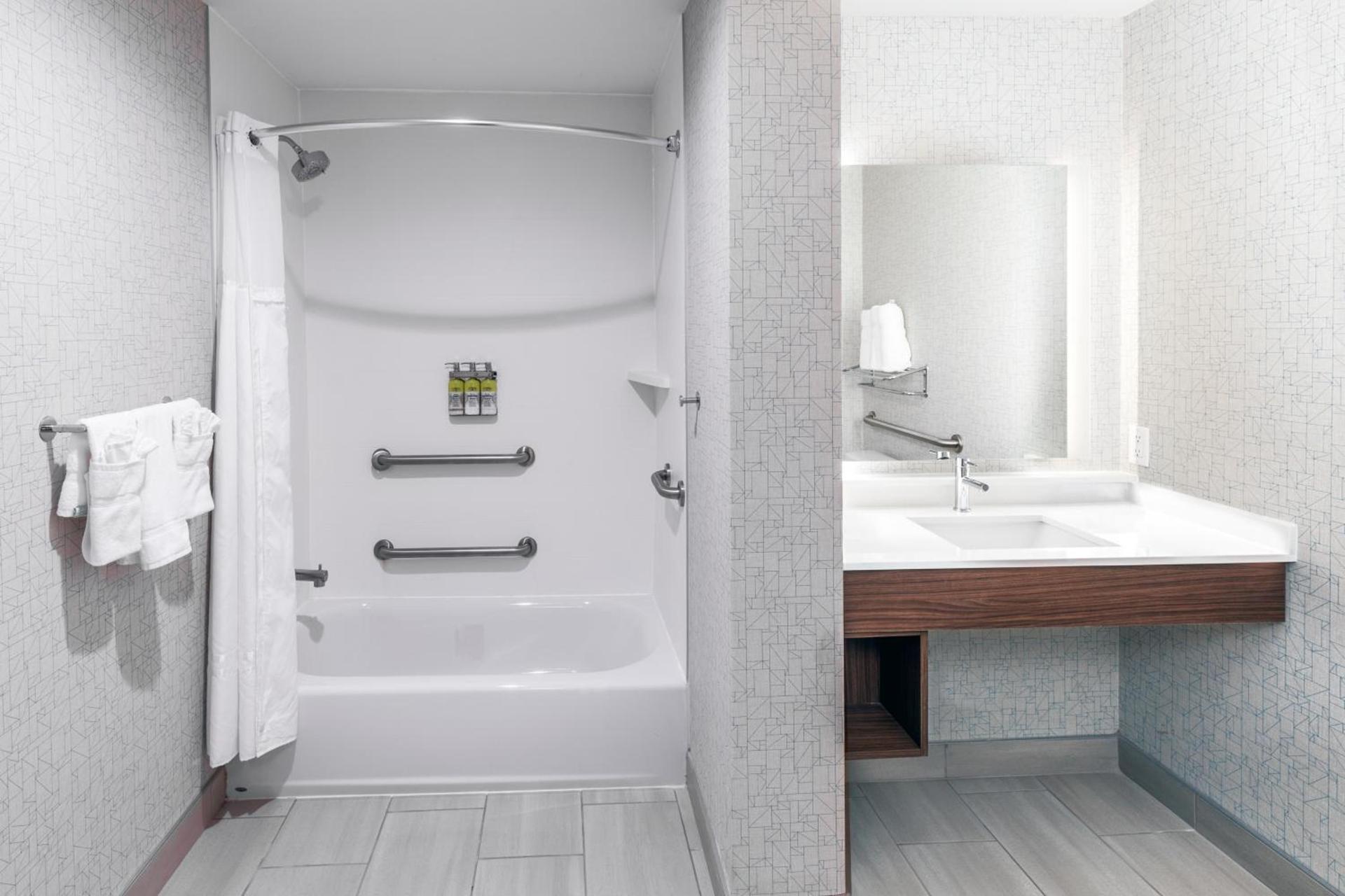 Holiday Inn Express & Suites - Stafford NW - Sugar Land by IHG photo 2