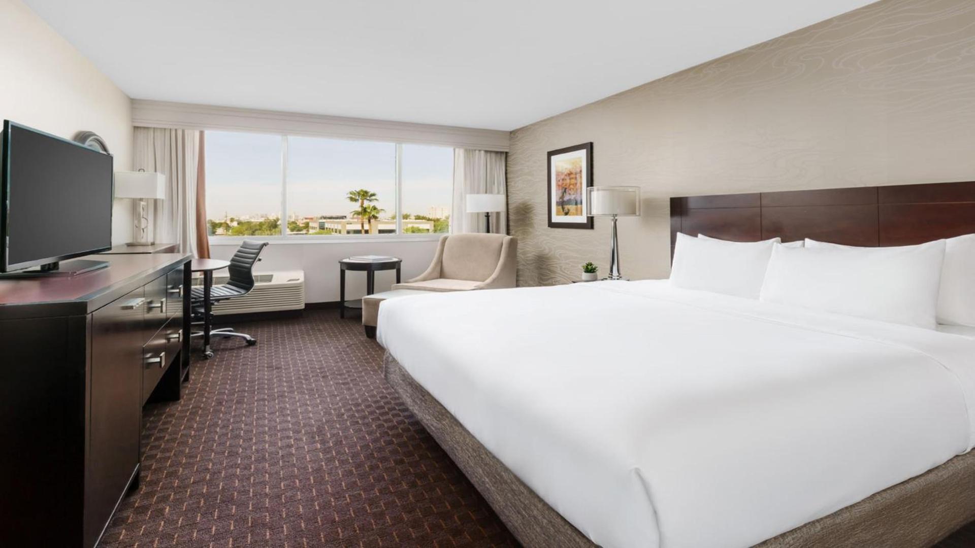 Crowne Plaza Phoenix Airport - PHX by IHG photo 45