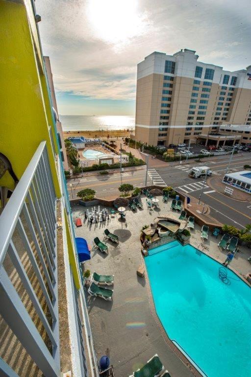 Days Inn by Wyndham Virginia Beach At The Beach photo 2