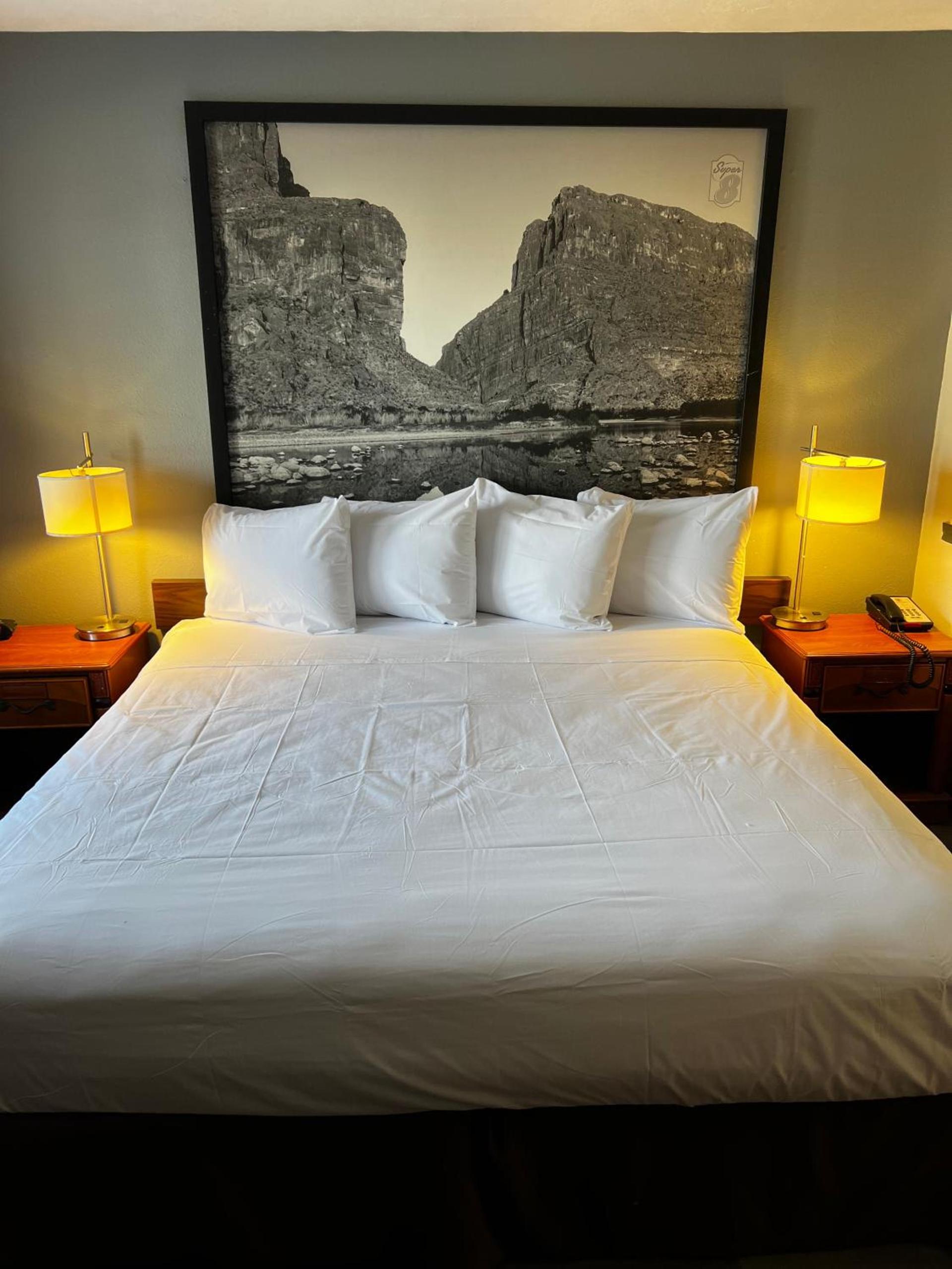 Super 8 by Wyndham Sealy photo 15