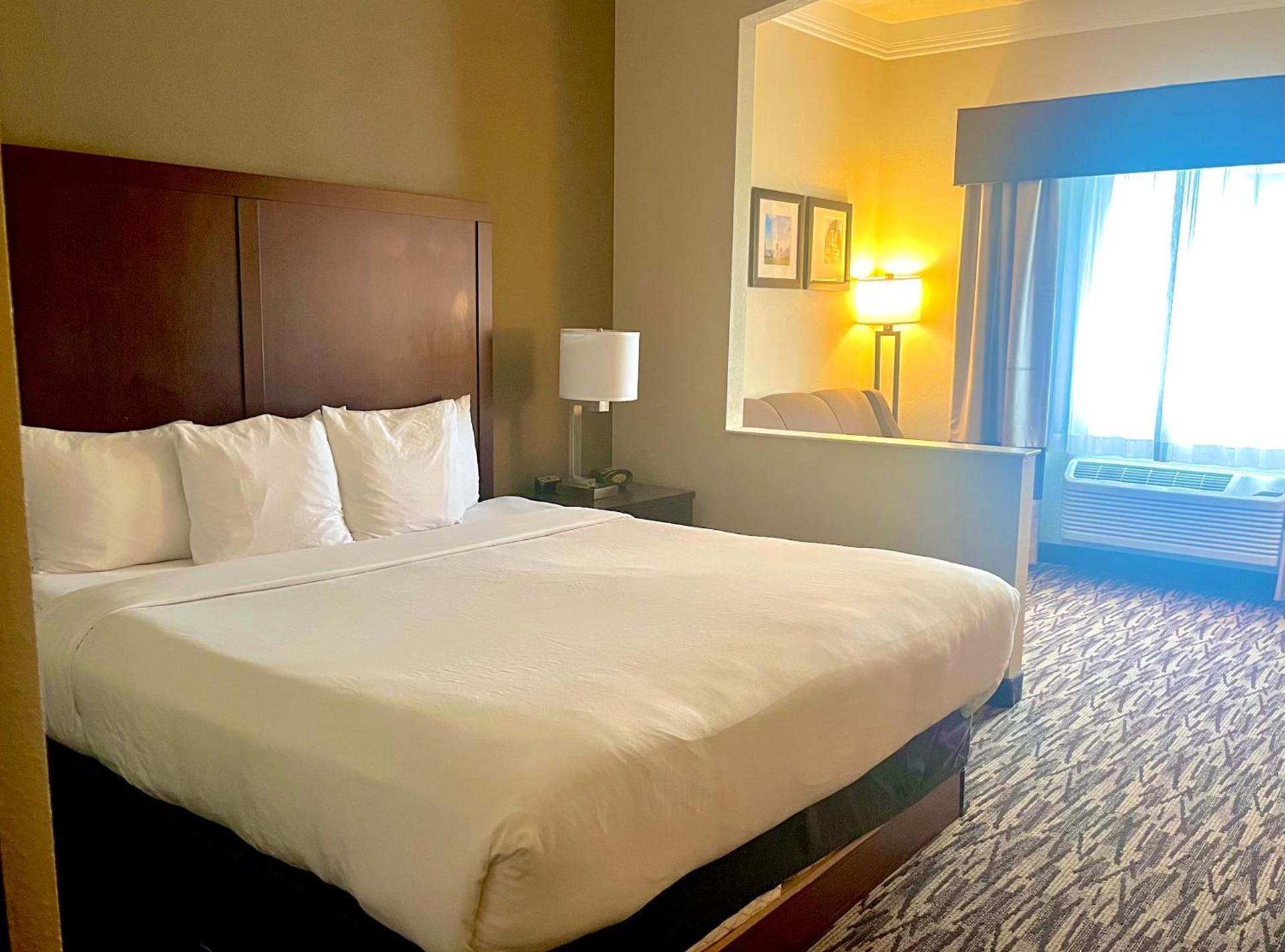 Comfort Suites Salem photo 20