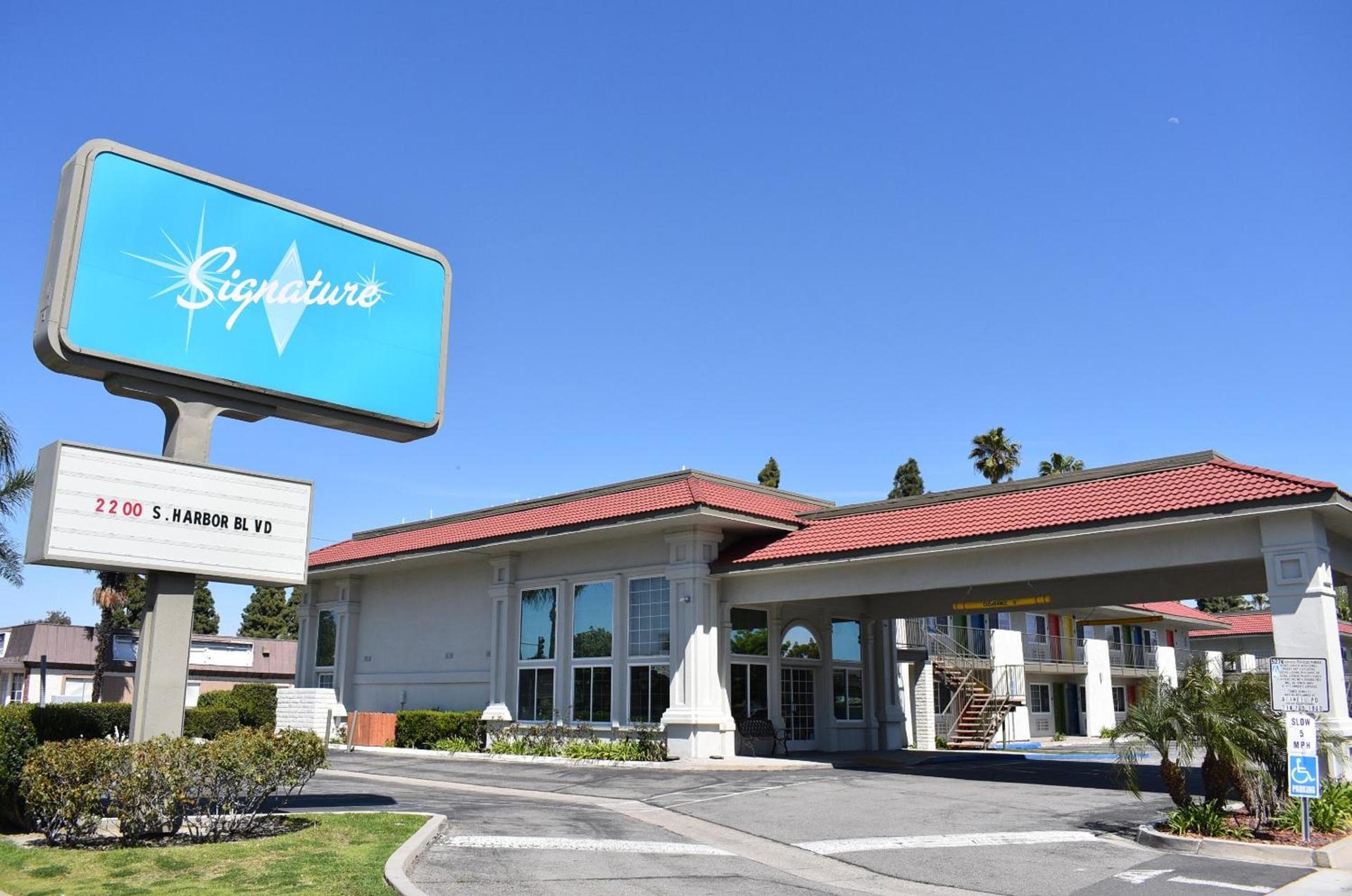 Signature Anaheim Maingate photo 1